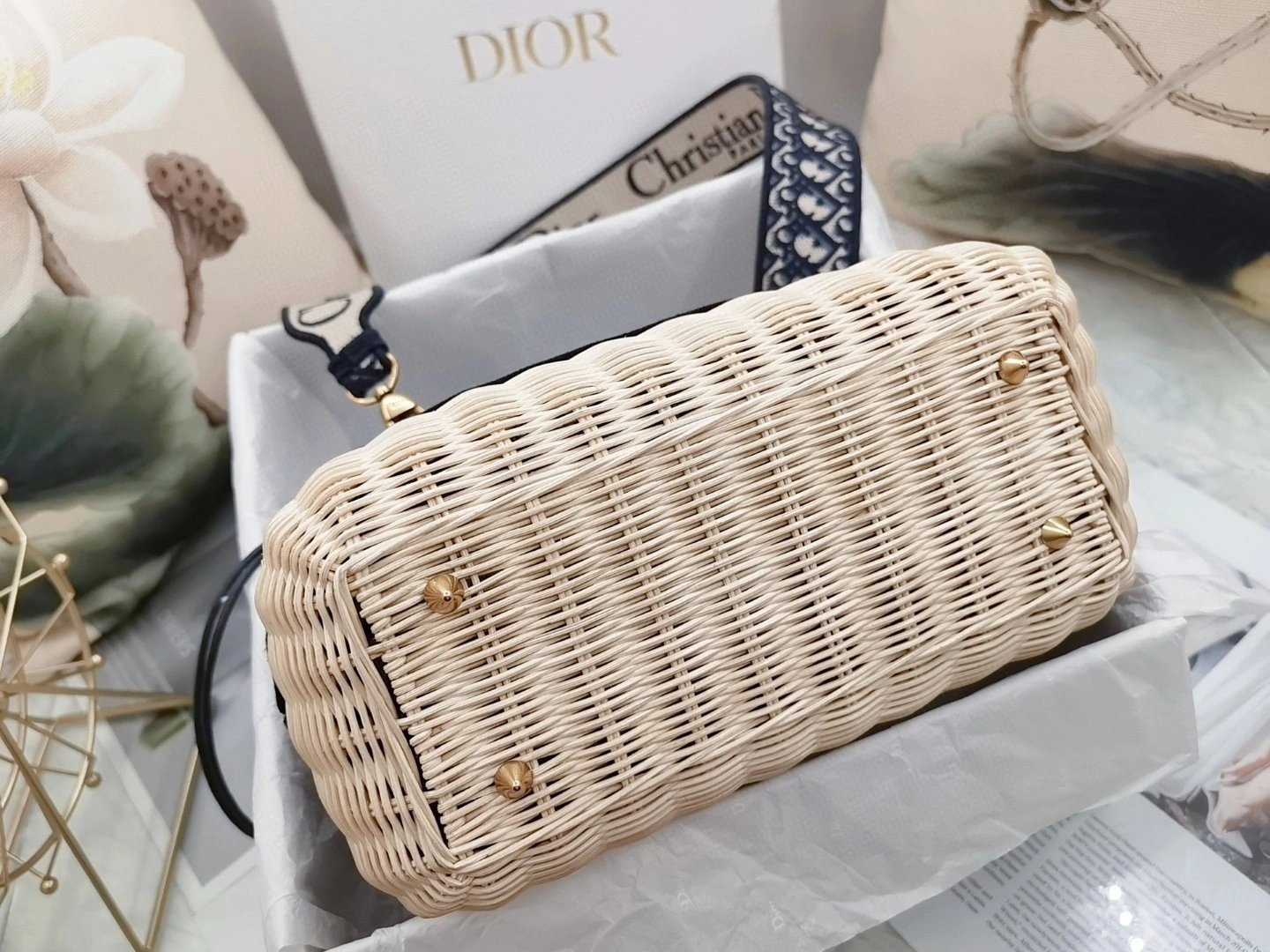MOMO- M0565 Wicker item : B-B070B1002