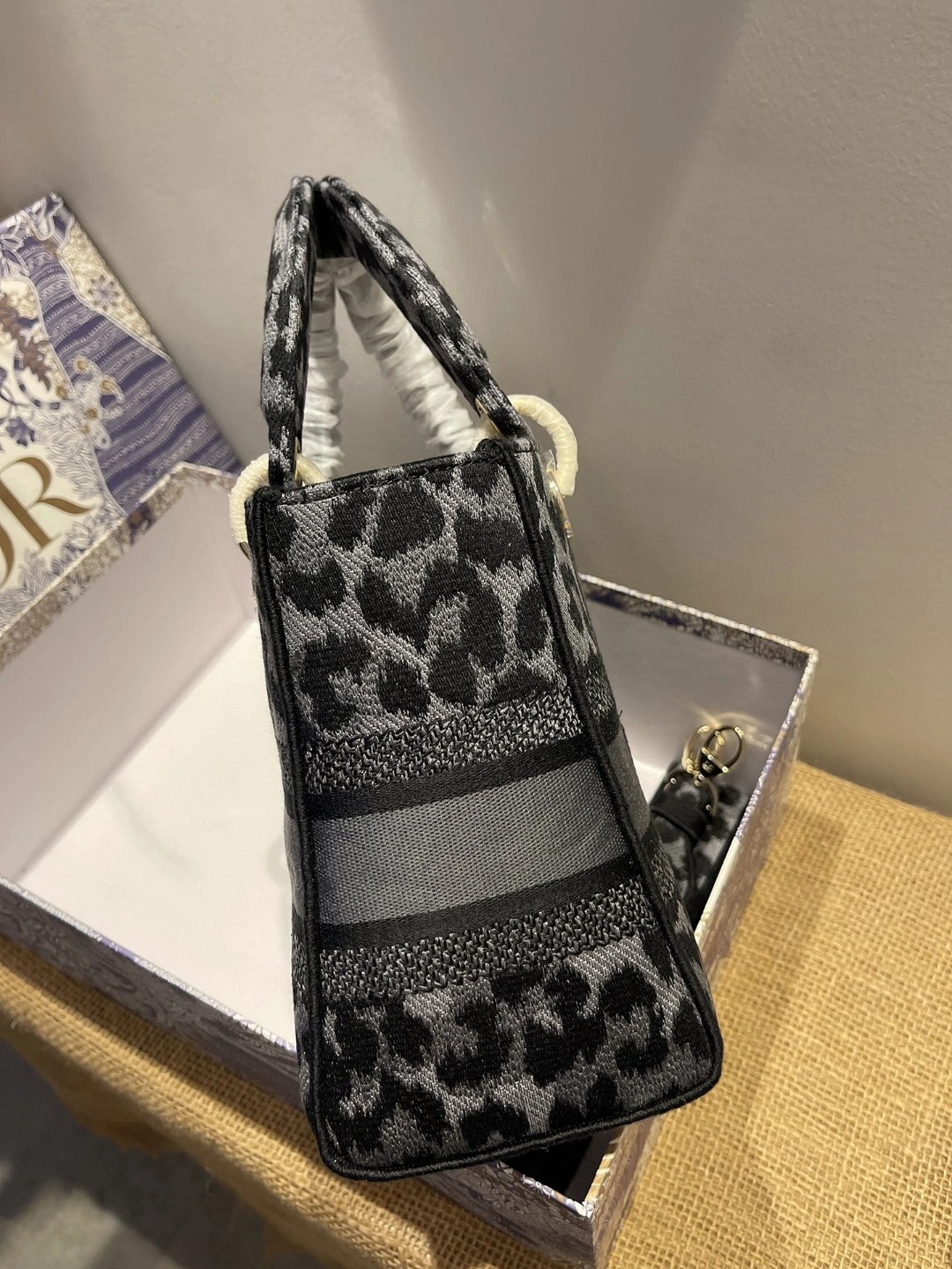MOMO- M0565ORHM Reverse item : B-B221M1307
