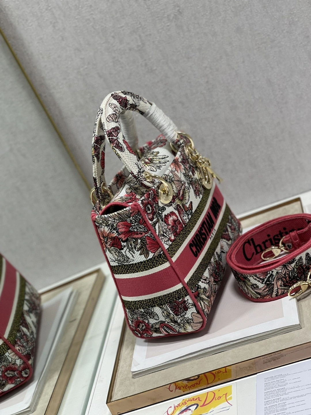 MOMO- M0565ORHQ Lᴀᴅʏ item : B-B563M1334