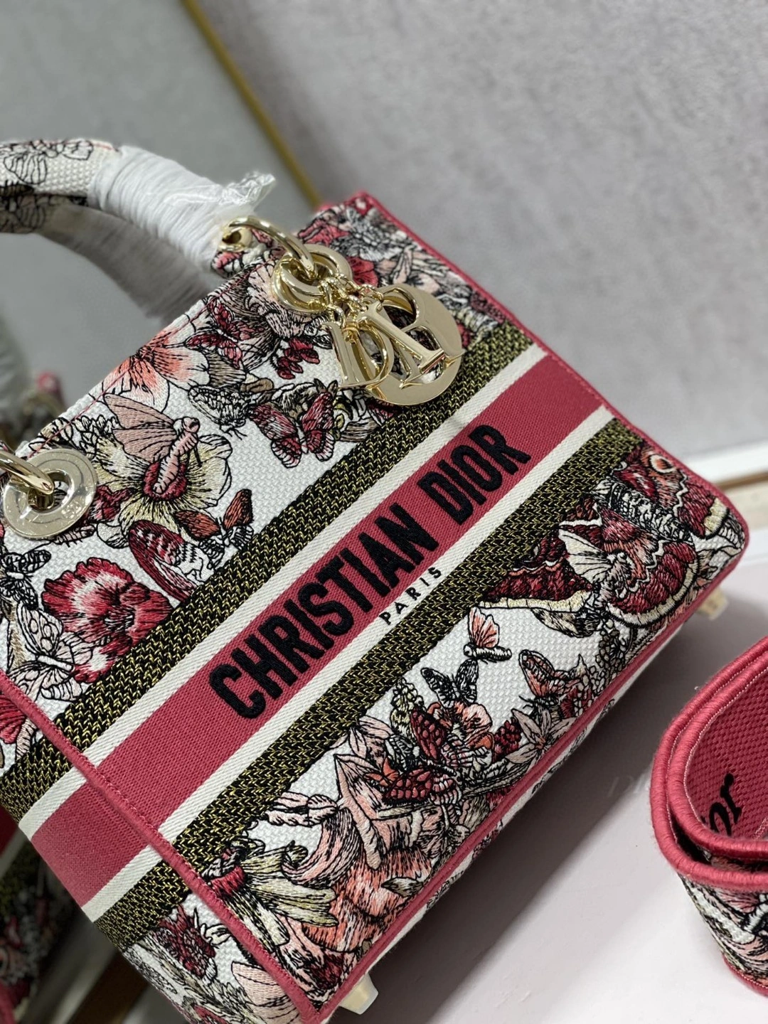 MOMO- M0565ORHQ Lᴀᴅʏ item : B-B563M1334