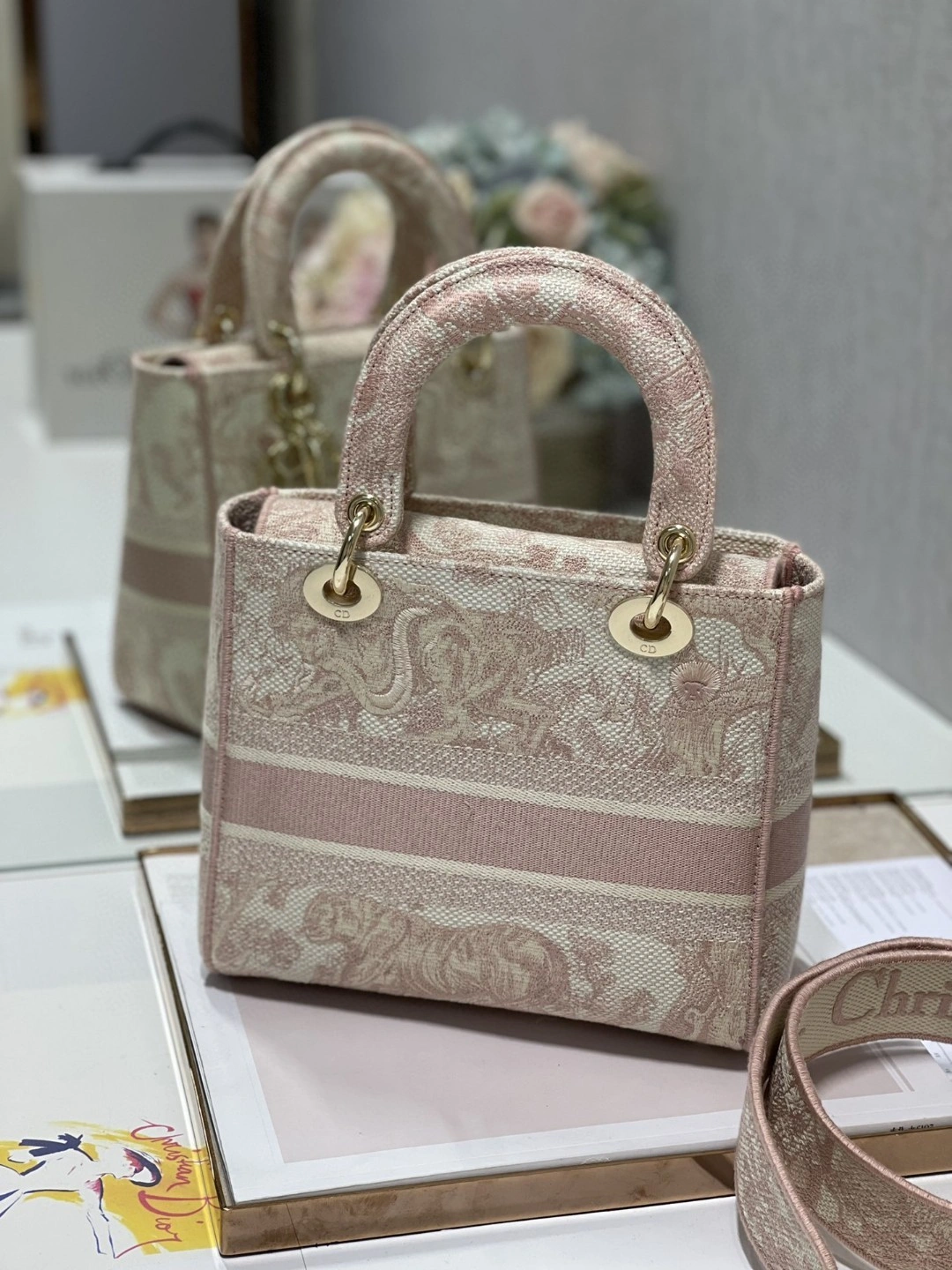 MOMO- M0565OTDT Cʜʀɪsᴛɪᴀɴ item : B-B00M1118
