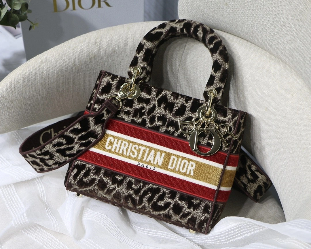 MOMO- M0565OTGT item : B-B00M1122