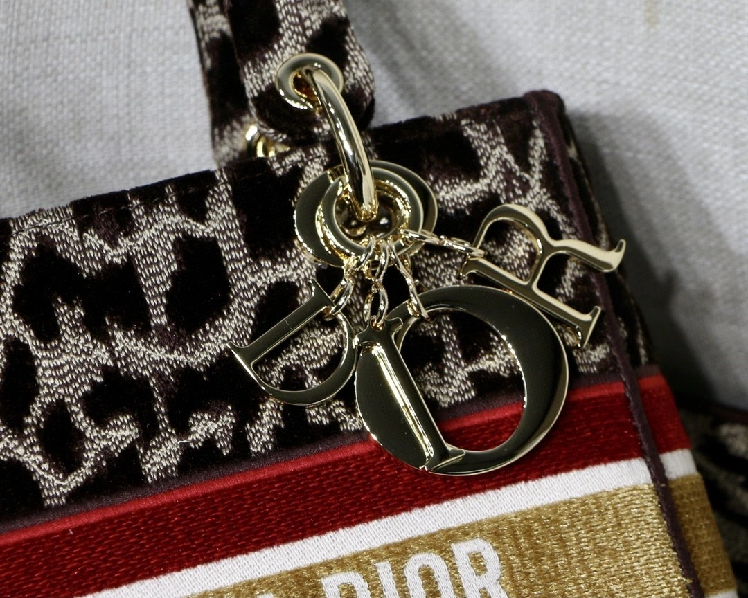 MOMO- M0565OTGT item : B-B00M1122