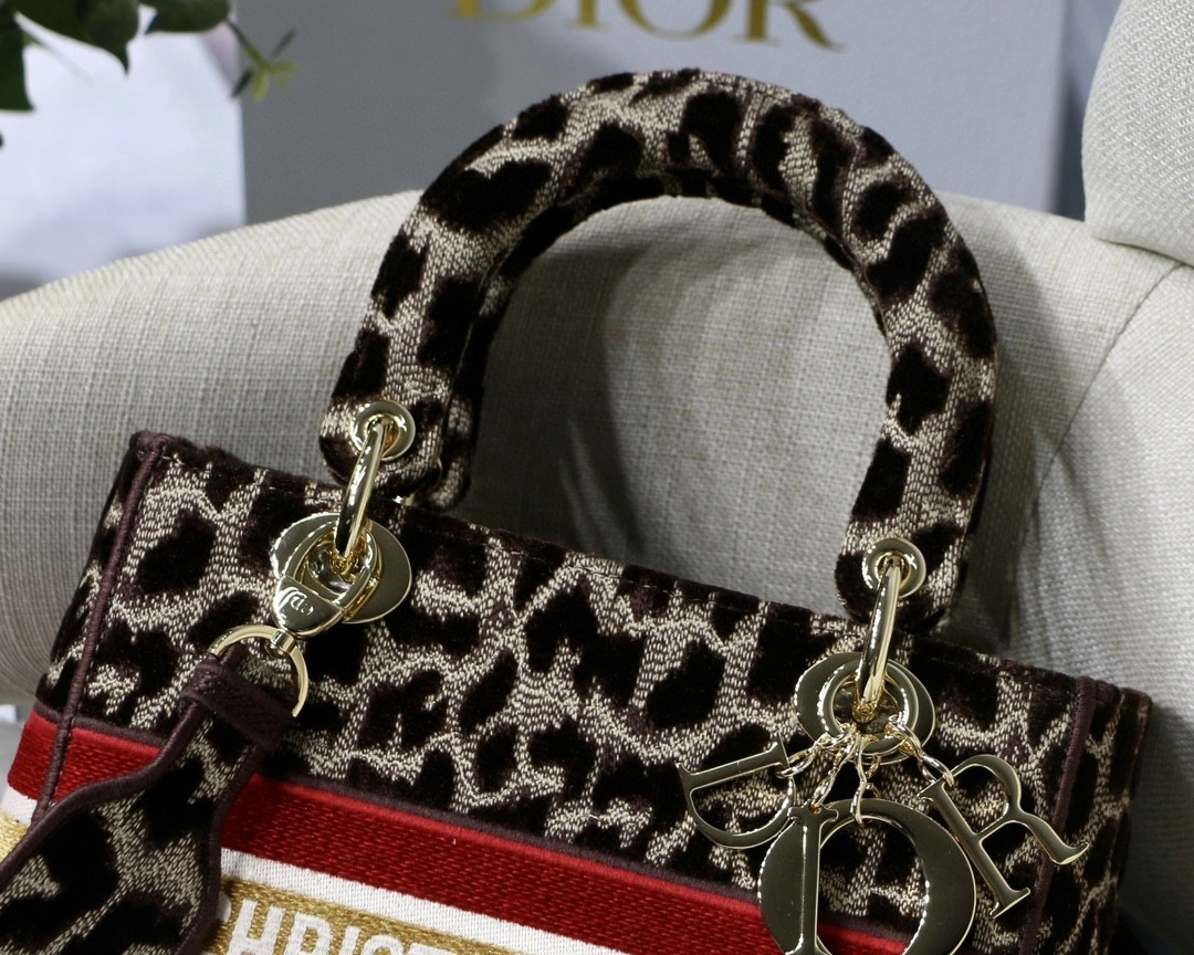 MOMO- M0565OTGT item : B-B00M1122