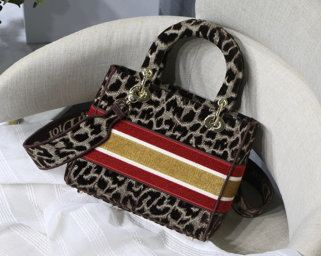 MOMO- M0565OTGT item : B-B00M1122