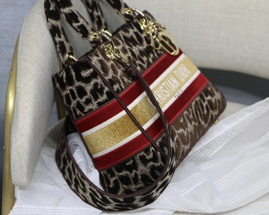 MOMO- M0565OTGT item : B-B00M1122