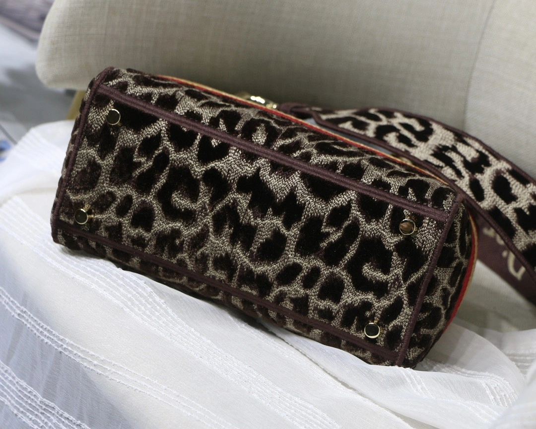 MOMO- M0565OTGT item : B-B00M1122