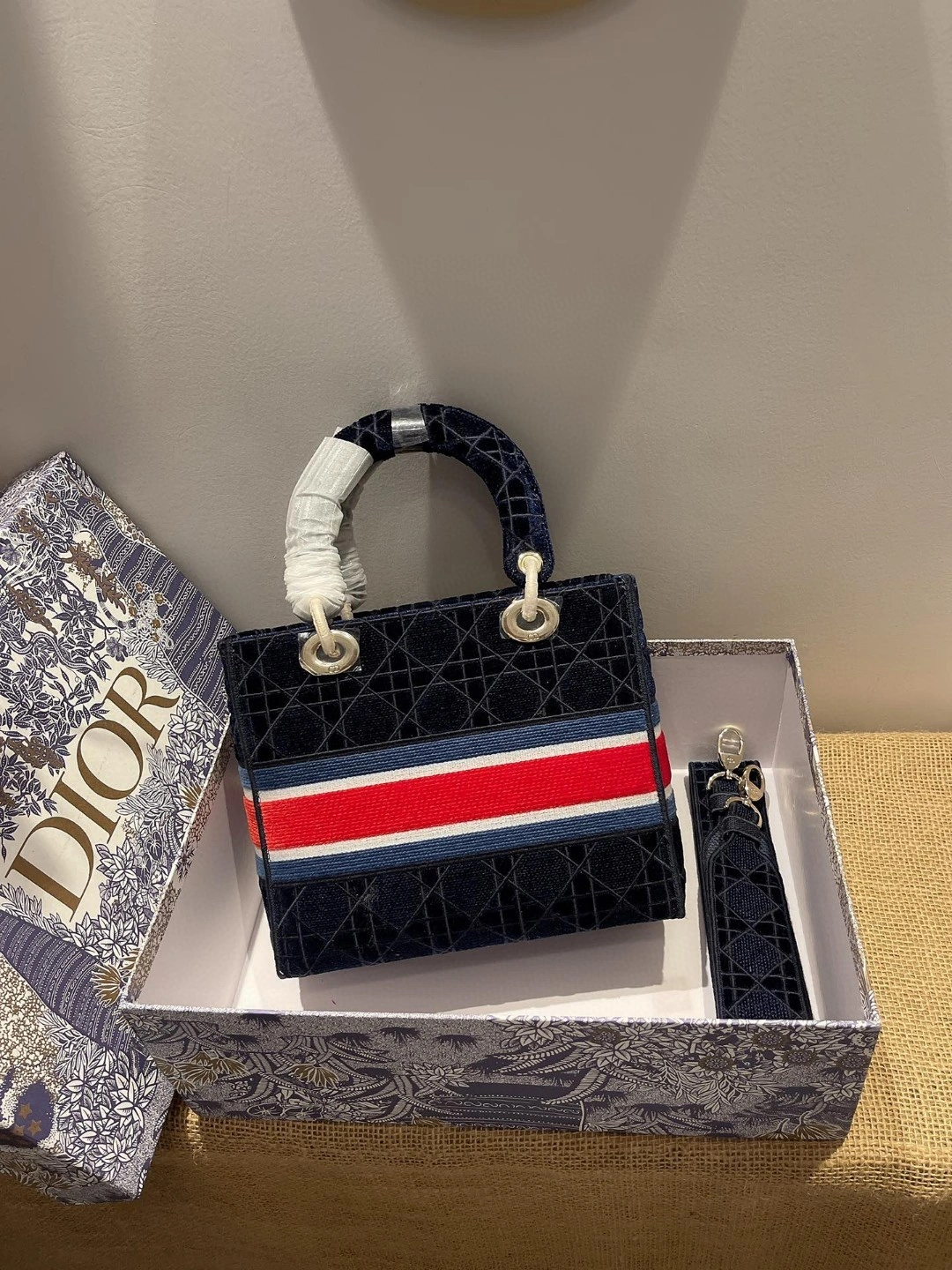 MOMO- M0565OTHJ Reverse item : B-B221M1310