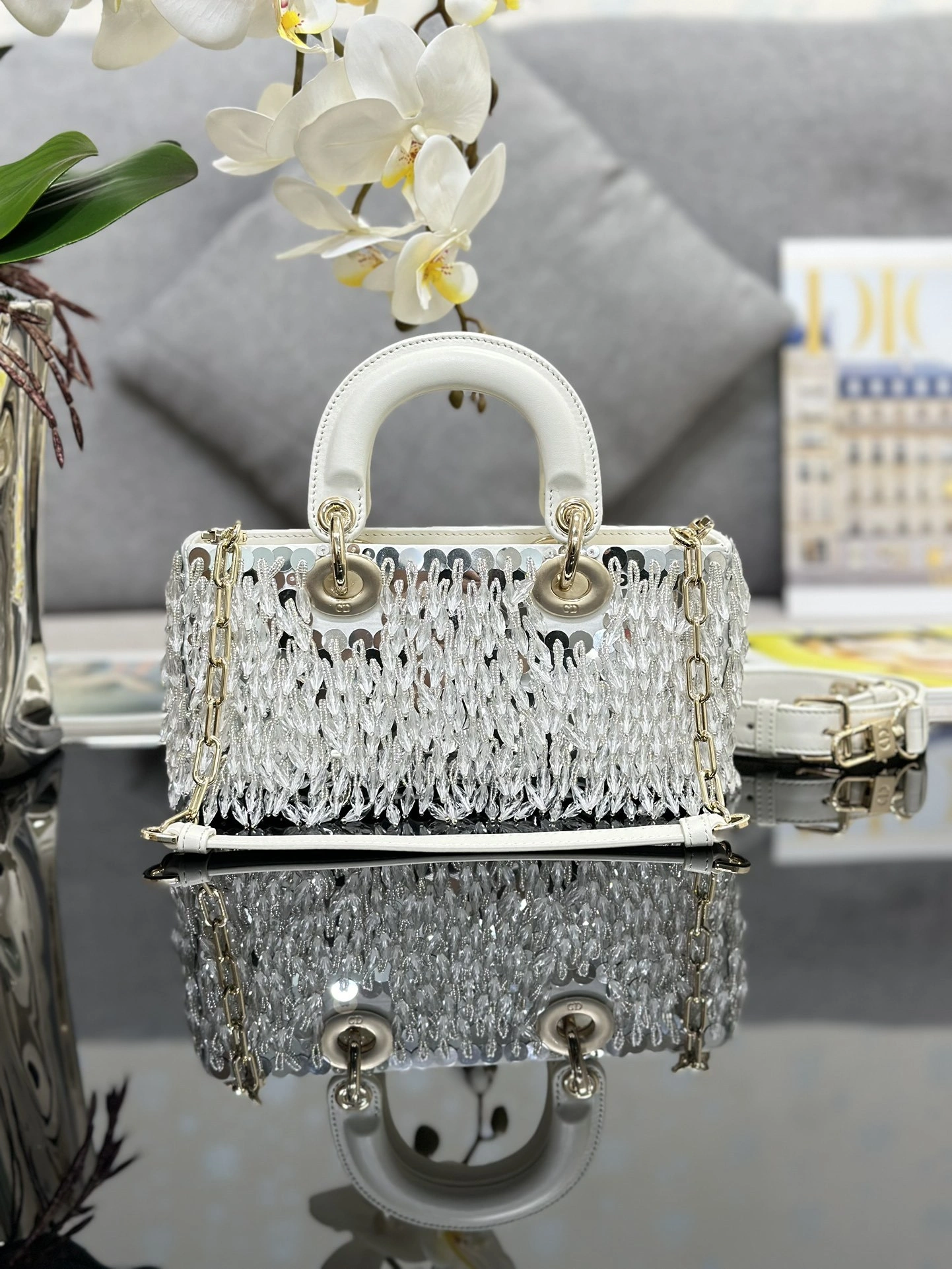 MOMO- M0613OICU-M933 item:D-B000A0470