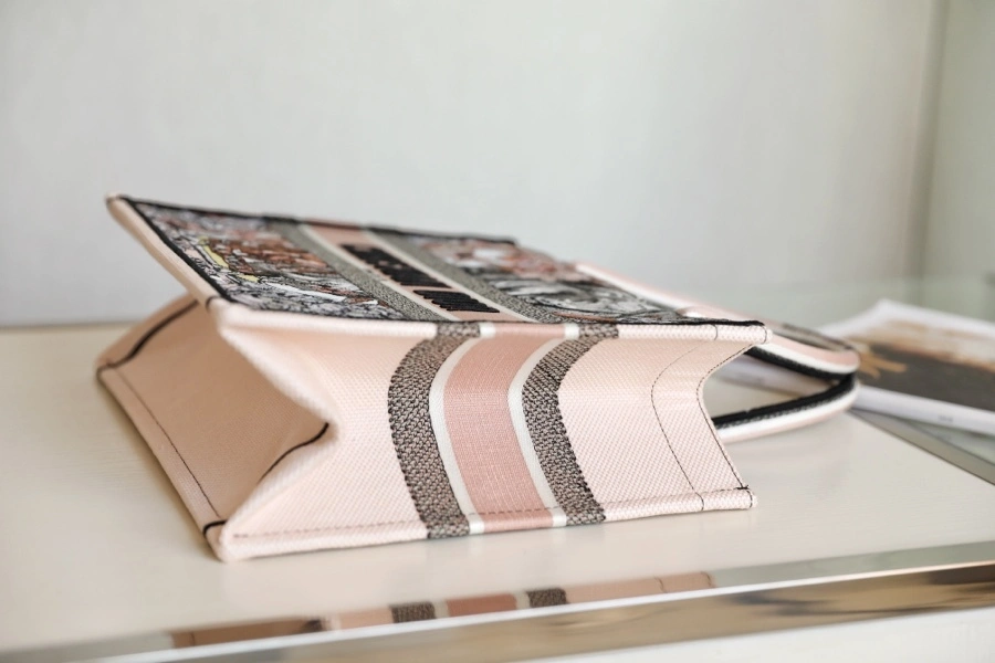 MOMO- M1286ZFOR Book Tote item : B-B00M1129
