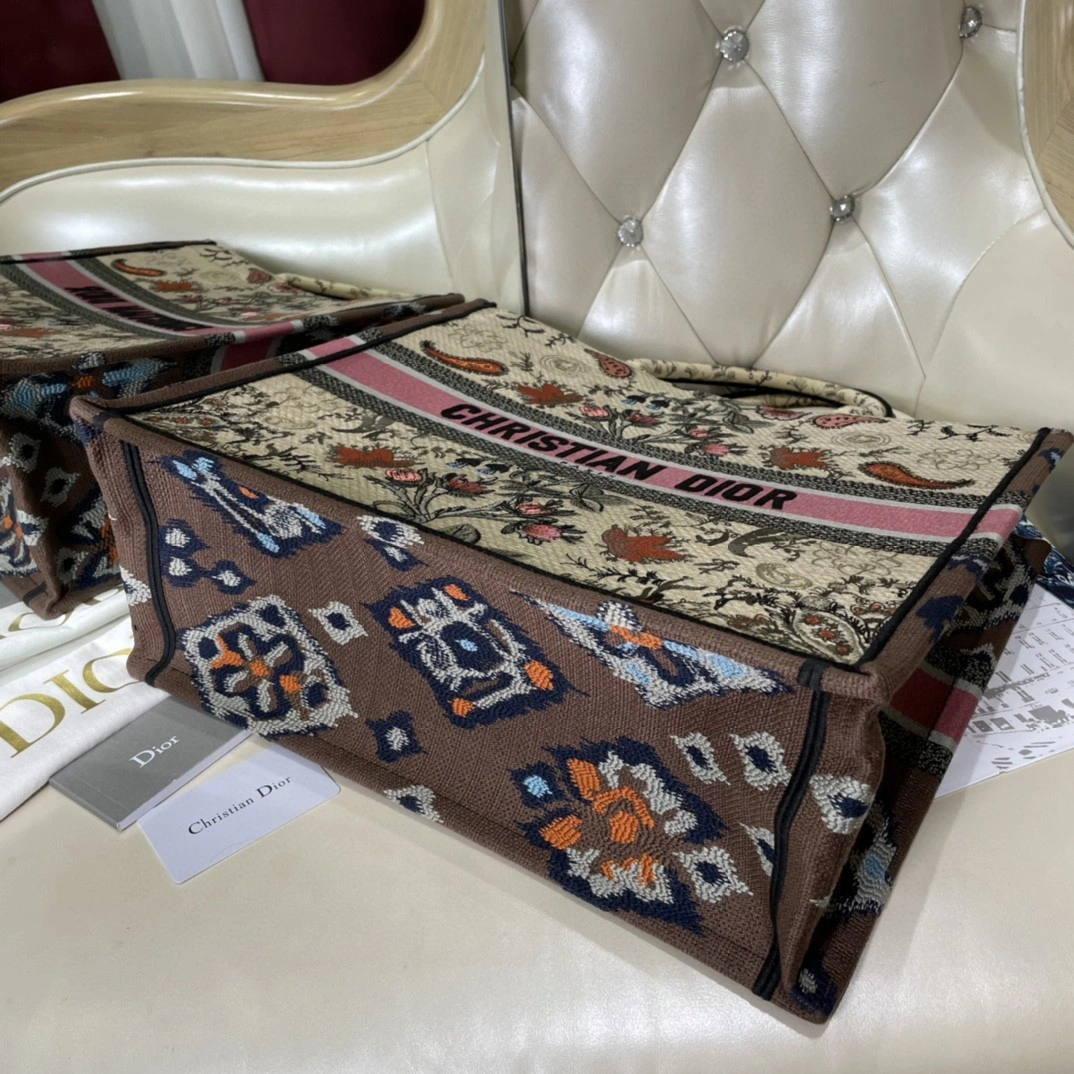 MOMO- M1286ZRFX Book Tote item : B-B225M1409