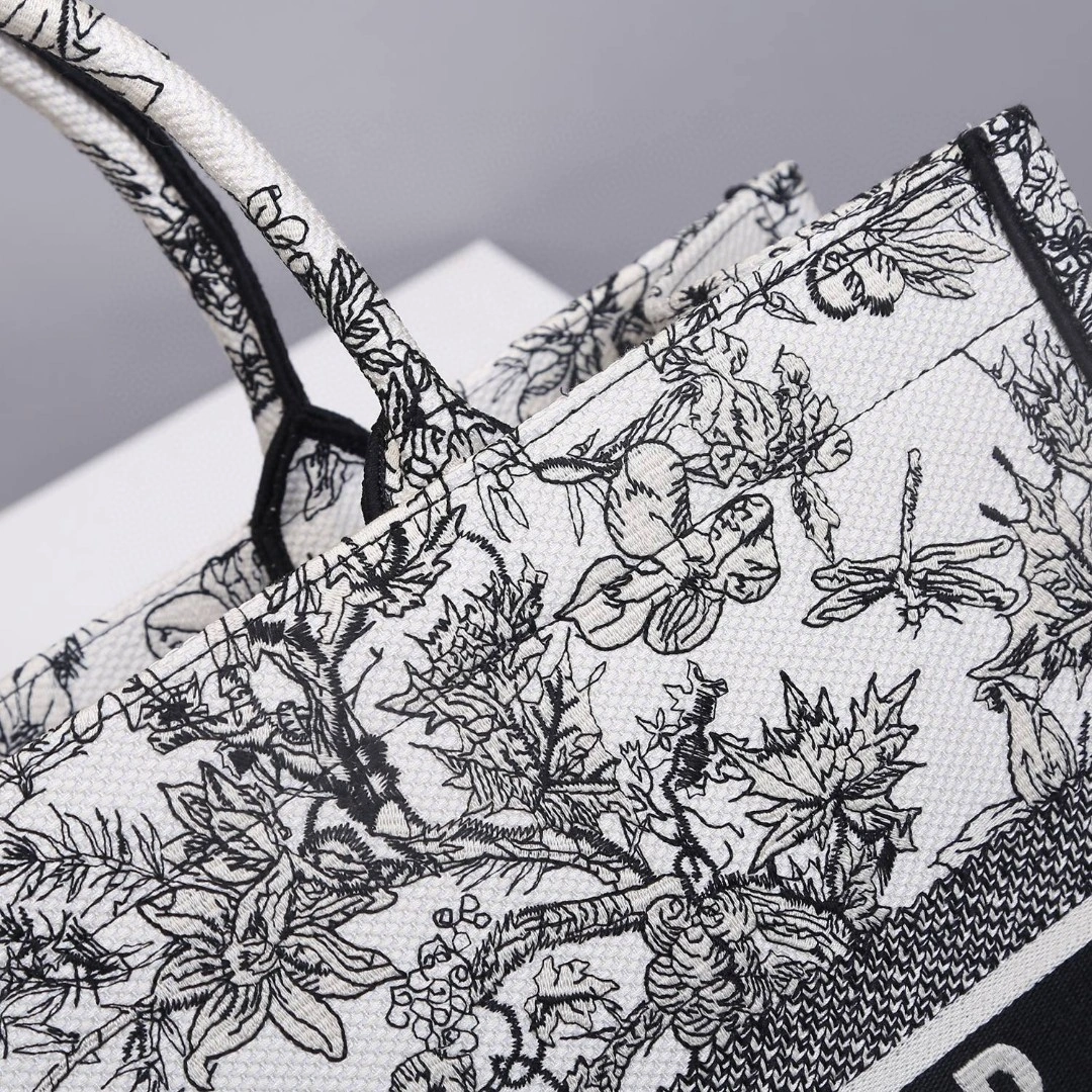 &MOMO- M1286ZTQW Book Tote item : B-B00M1110
