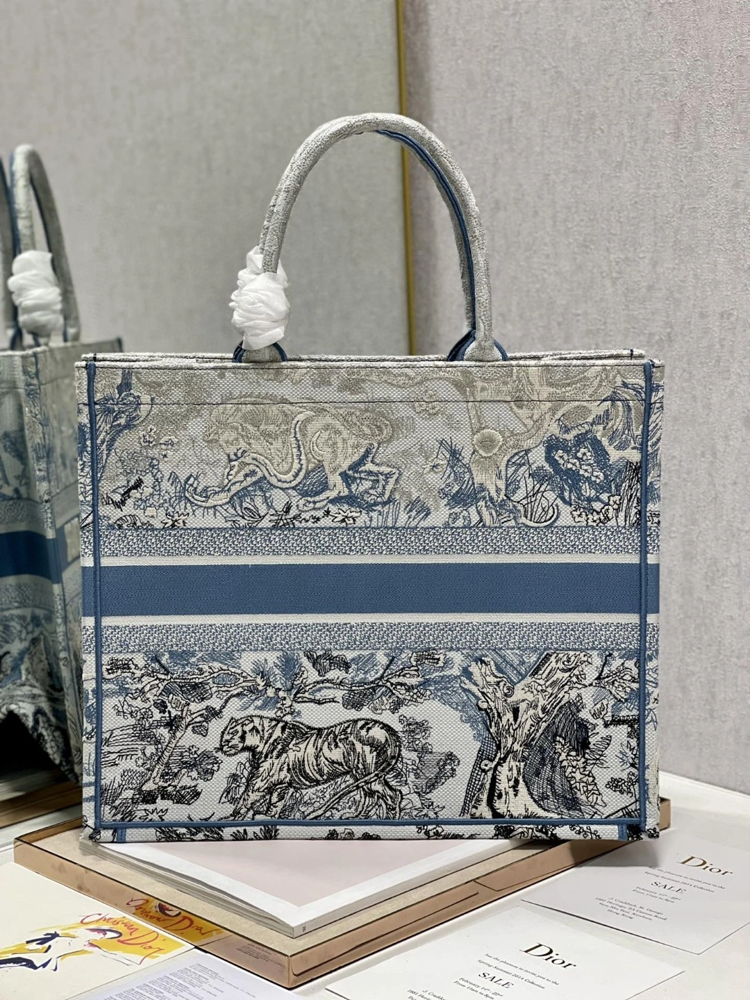 MOMO- M1286ZTQY book tote item : B-B00M1108