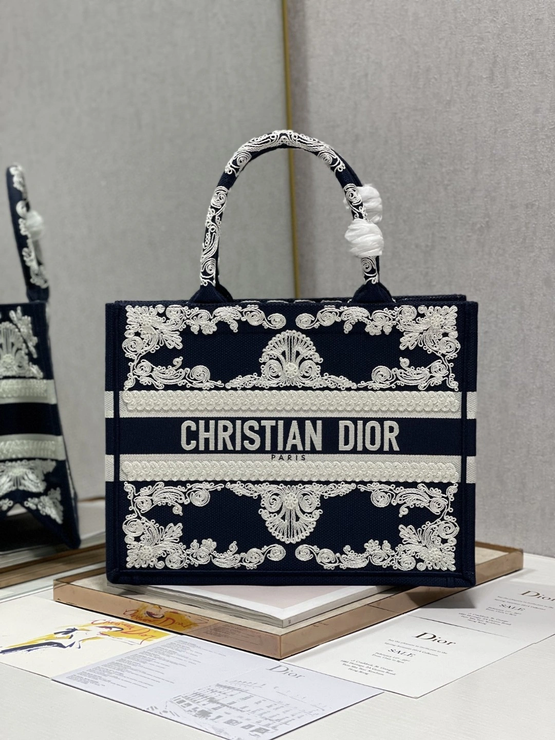 MOMO- M1296ZTTX book tote item : B-B563M1128