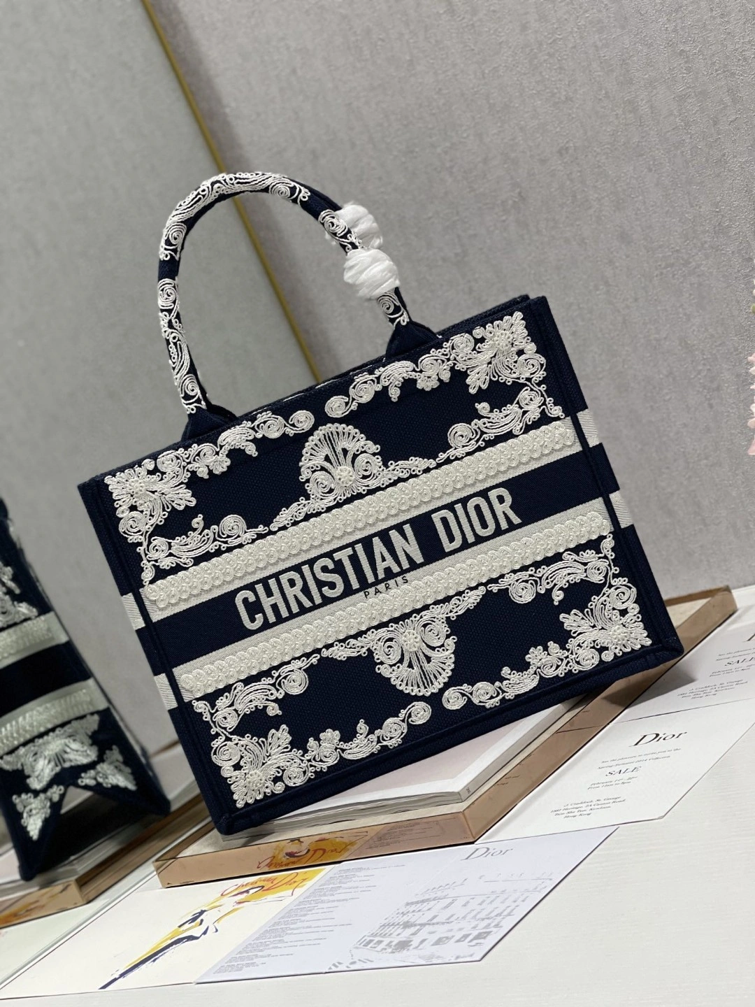 MOMO- M1296ZTTX book tote item : B-B563M1128