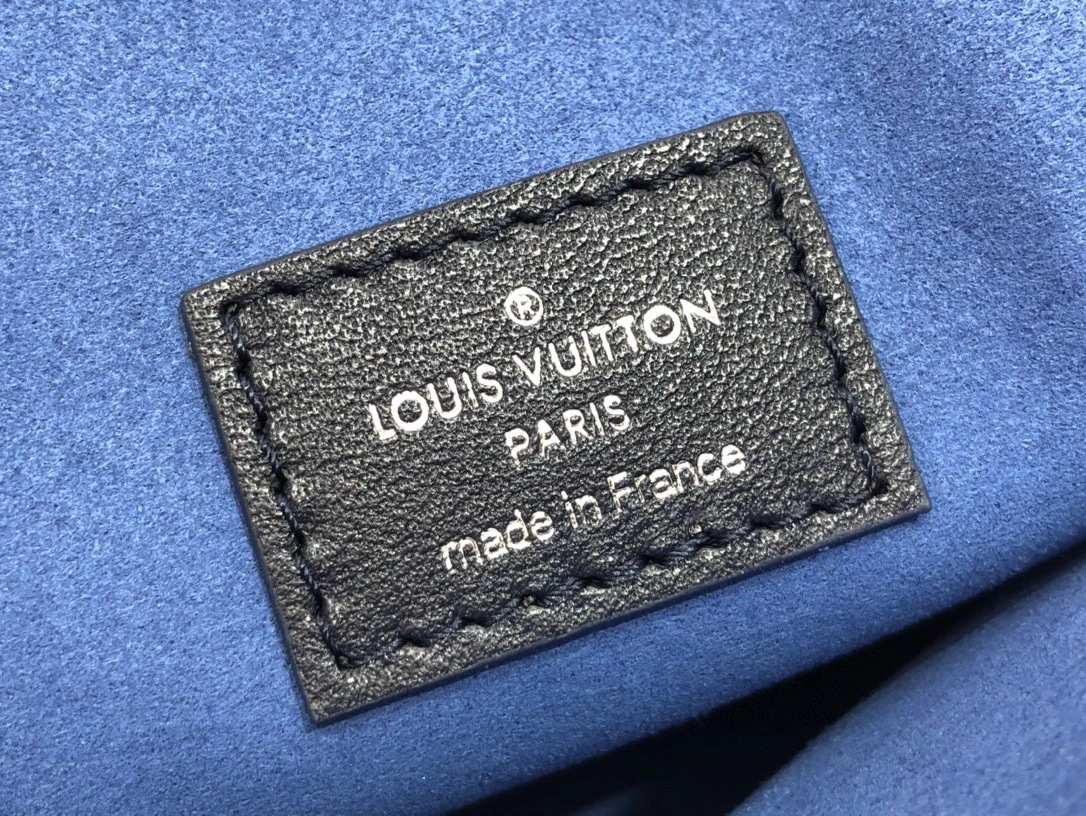 MOMO- M20379 Coussin item：B-B174E1944C