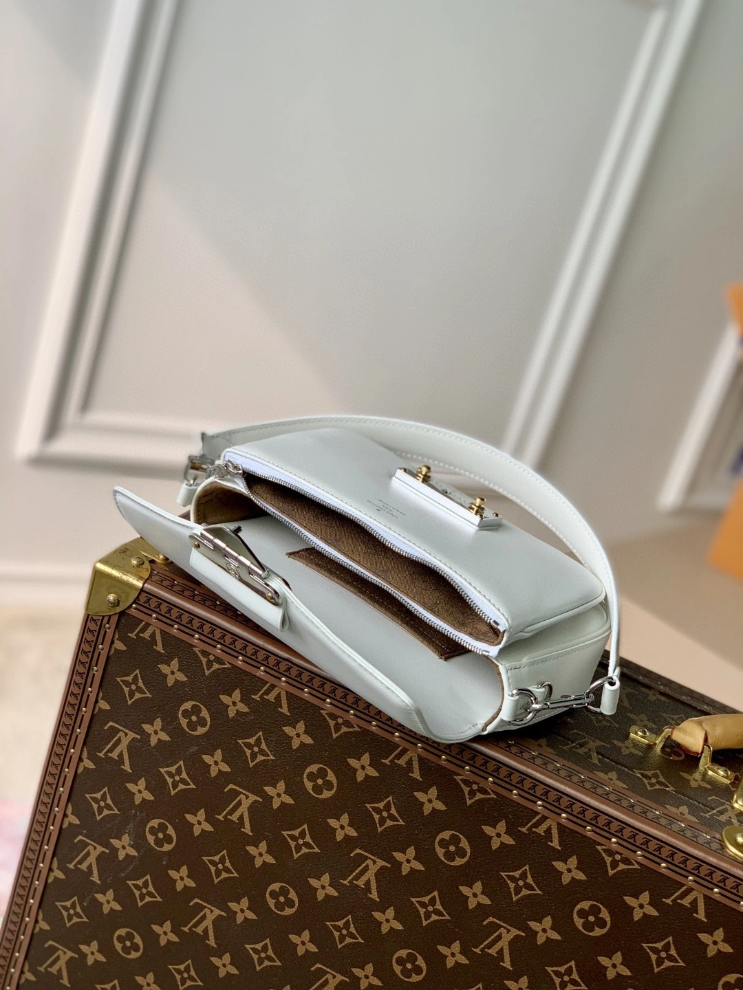 MOMO- M20395 Swing item : B-B063D1828