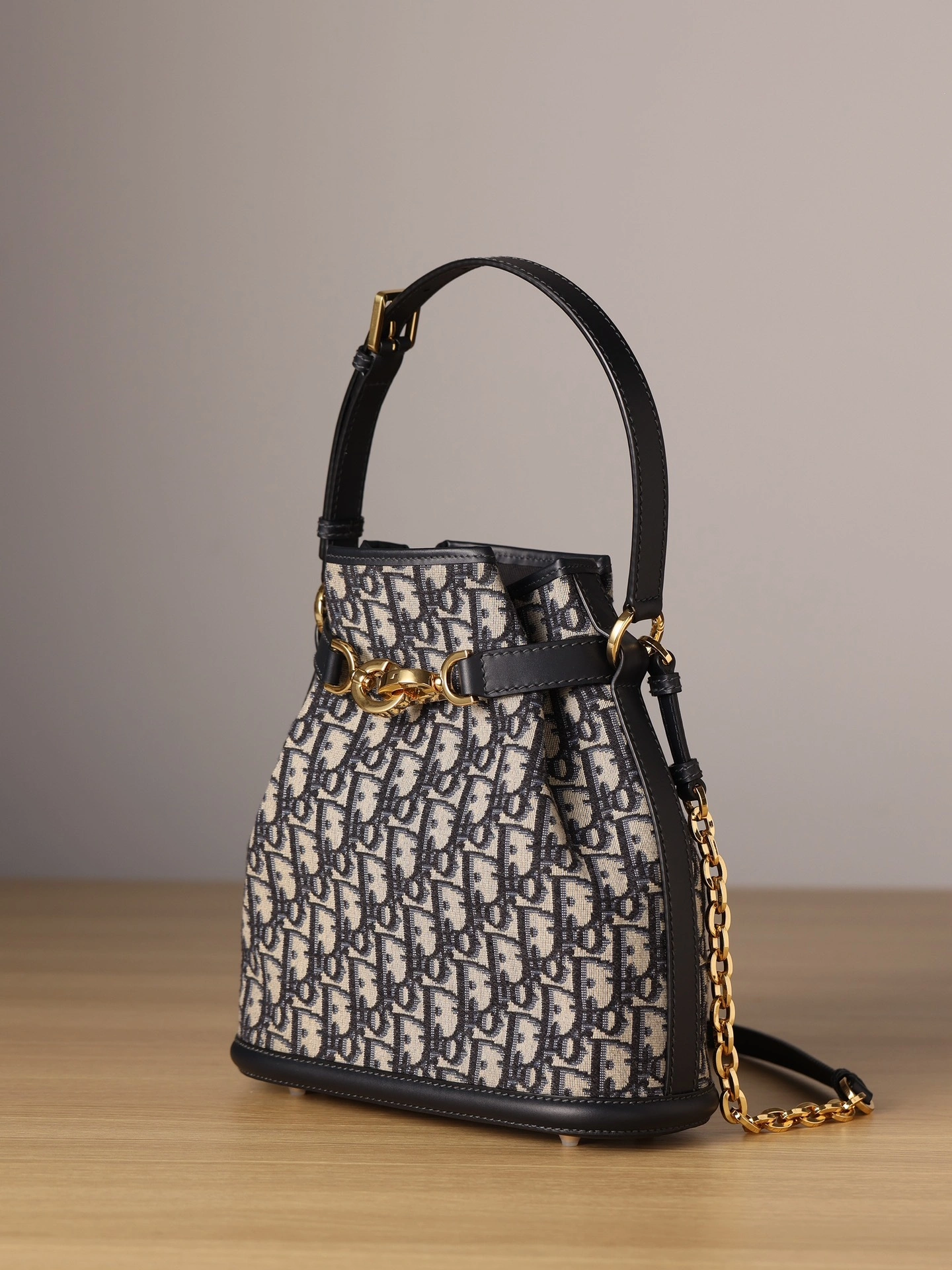 MOMO--M2271UTZQ_M928 M2271UTZQ-M928 item:D-B482B1724R