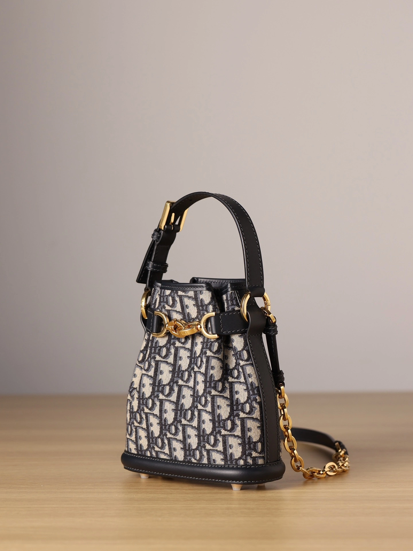 MOMO--M2272UTZQ_M928 M2272UTZQ-M928 item:D-B482B1725R