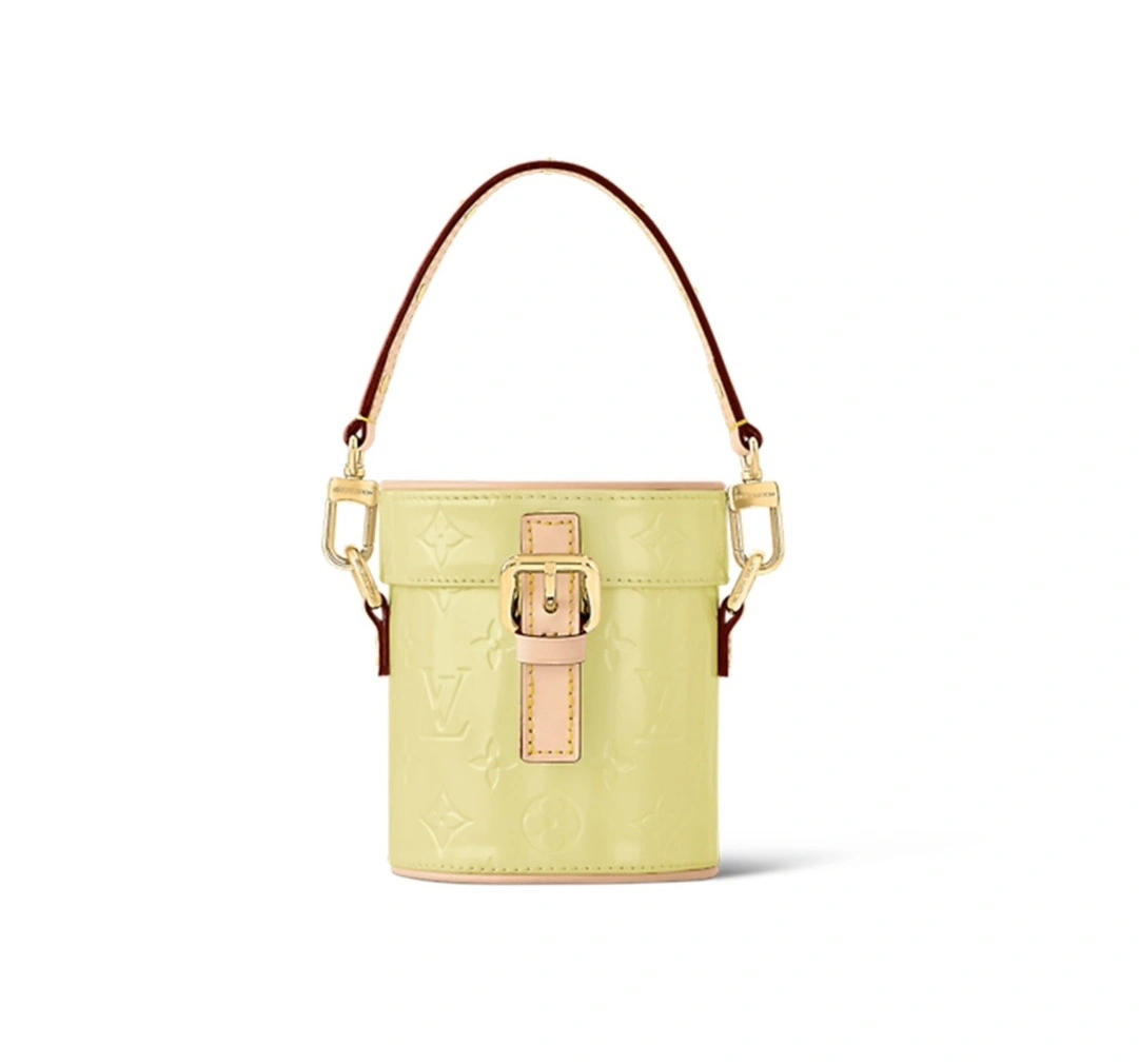 MOMO- M24099 item:D-B063B1705R