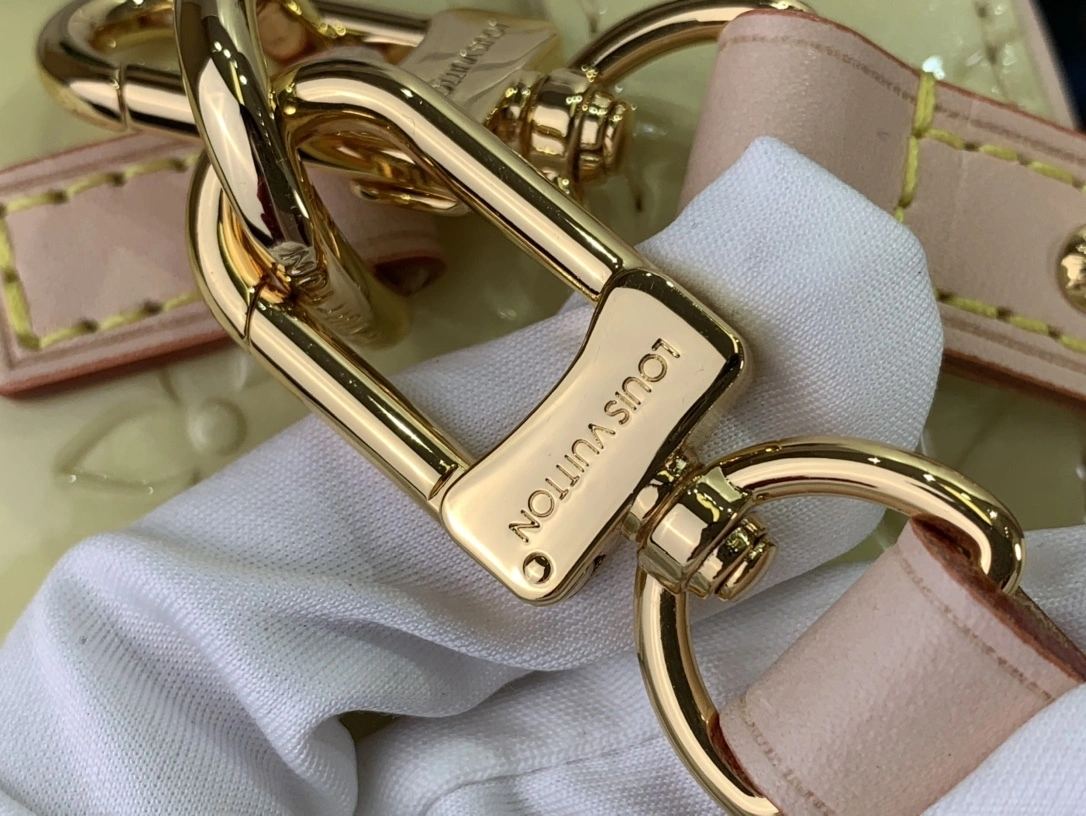 MOMO- M24099 item:D-B063B1705R