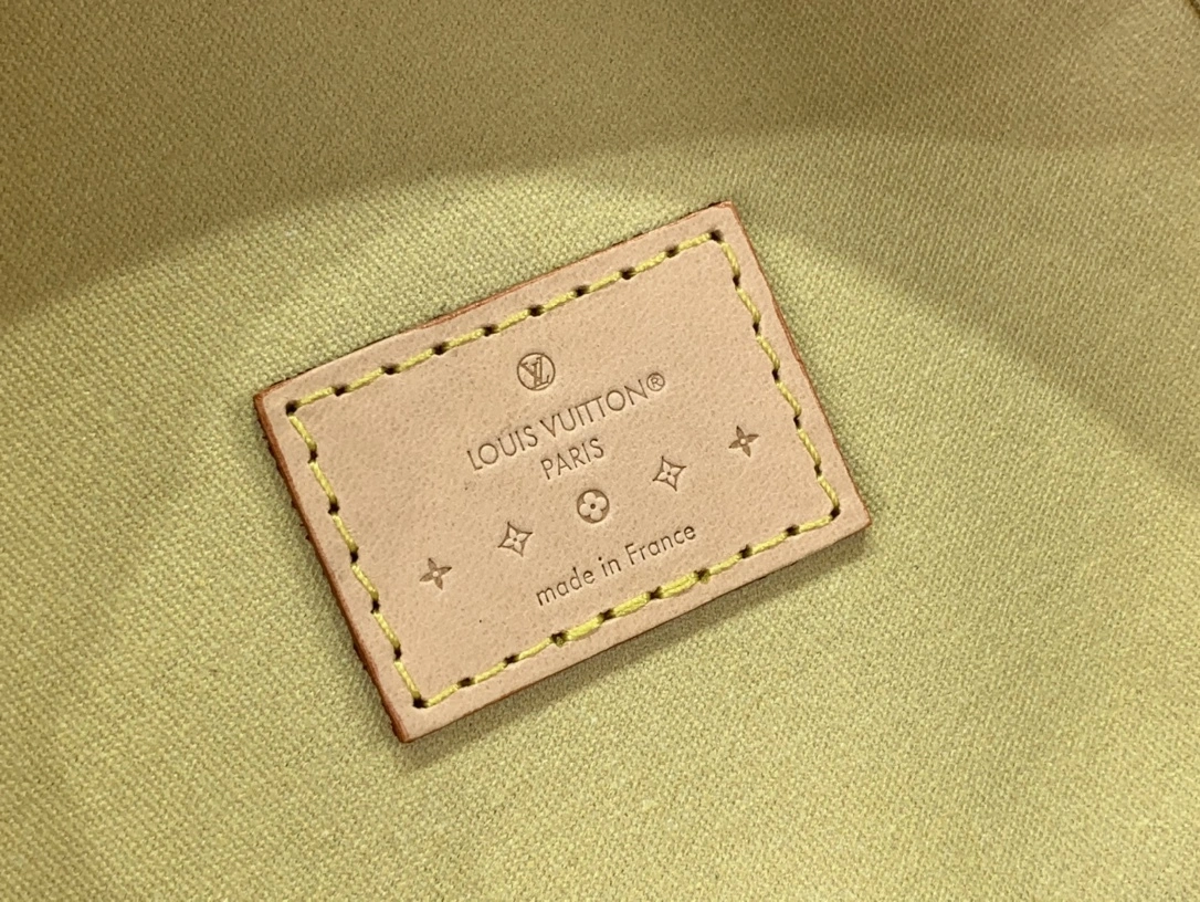 MOMO- M24099 item:D-B063B1705R