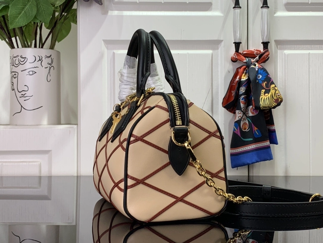 MOMO--M24261 sheepskin item:D-B174D1531