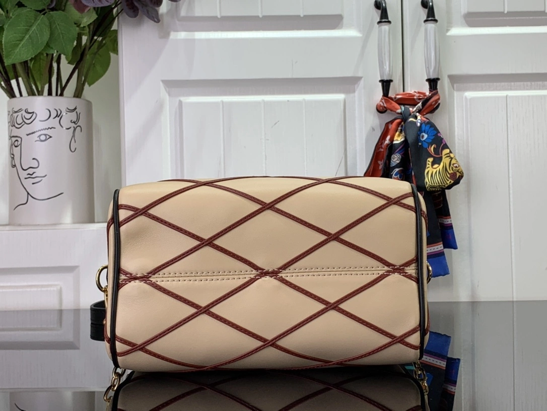 MOMO--M24261 sheepskin item:D-B174D1531