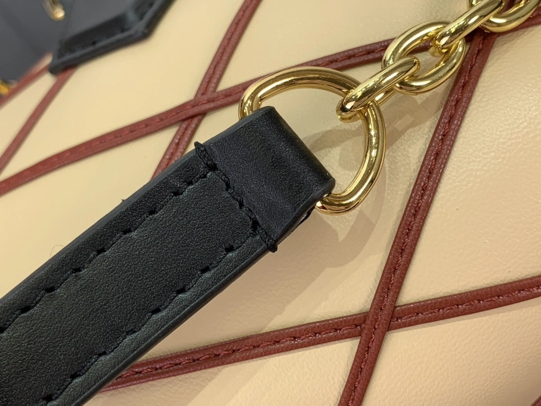 MOMO--M24261 sheepskin item:D-B174D1531
