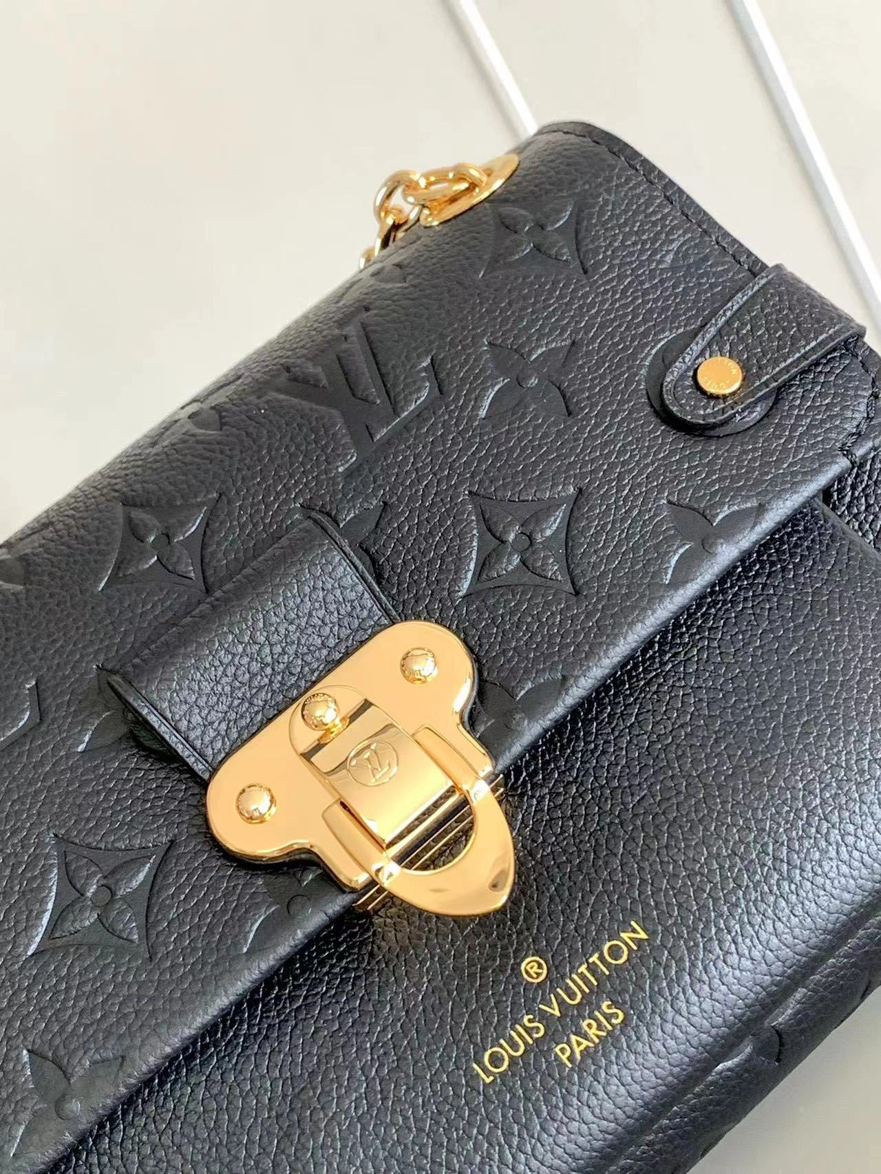 MOMO- M44151 item:D-B063A1560