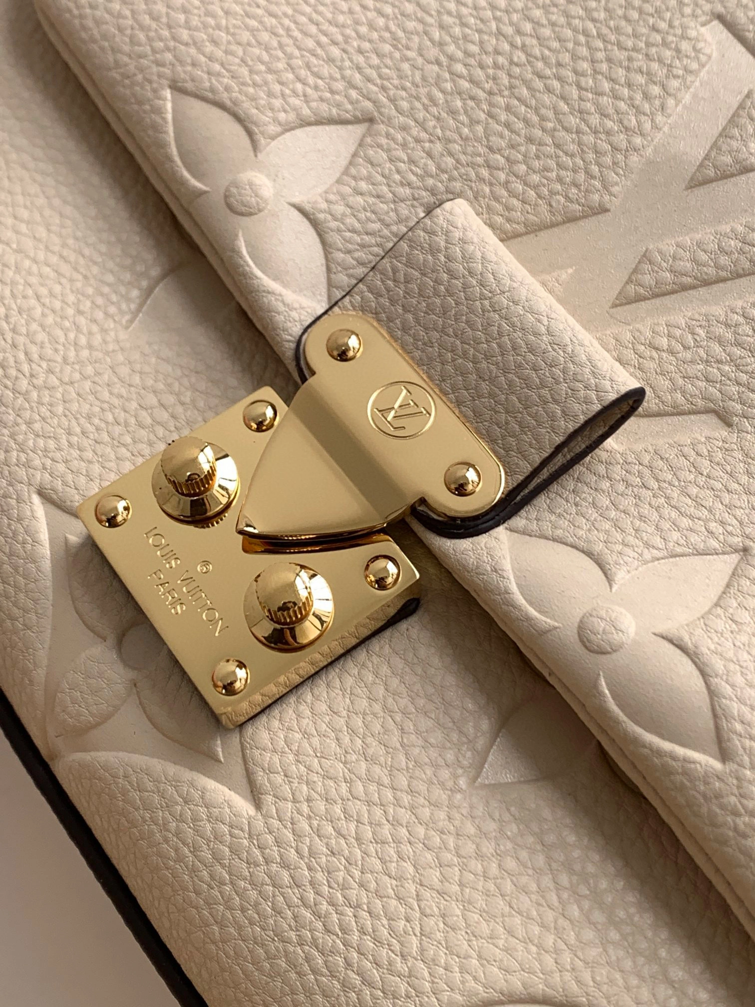 MOMO- M46008Madeleine BB item：B-B000E2619C