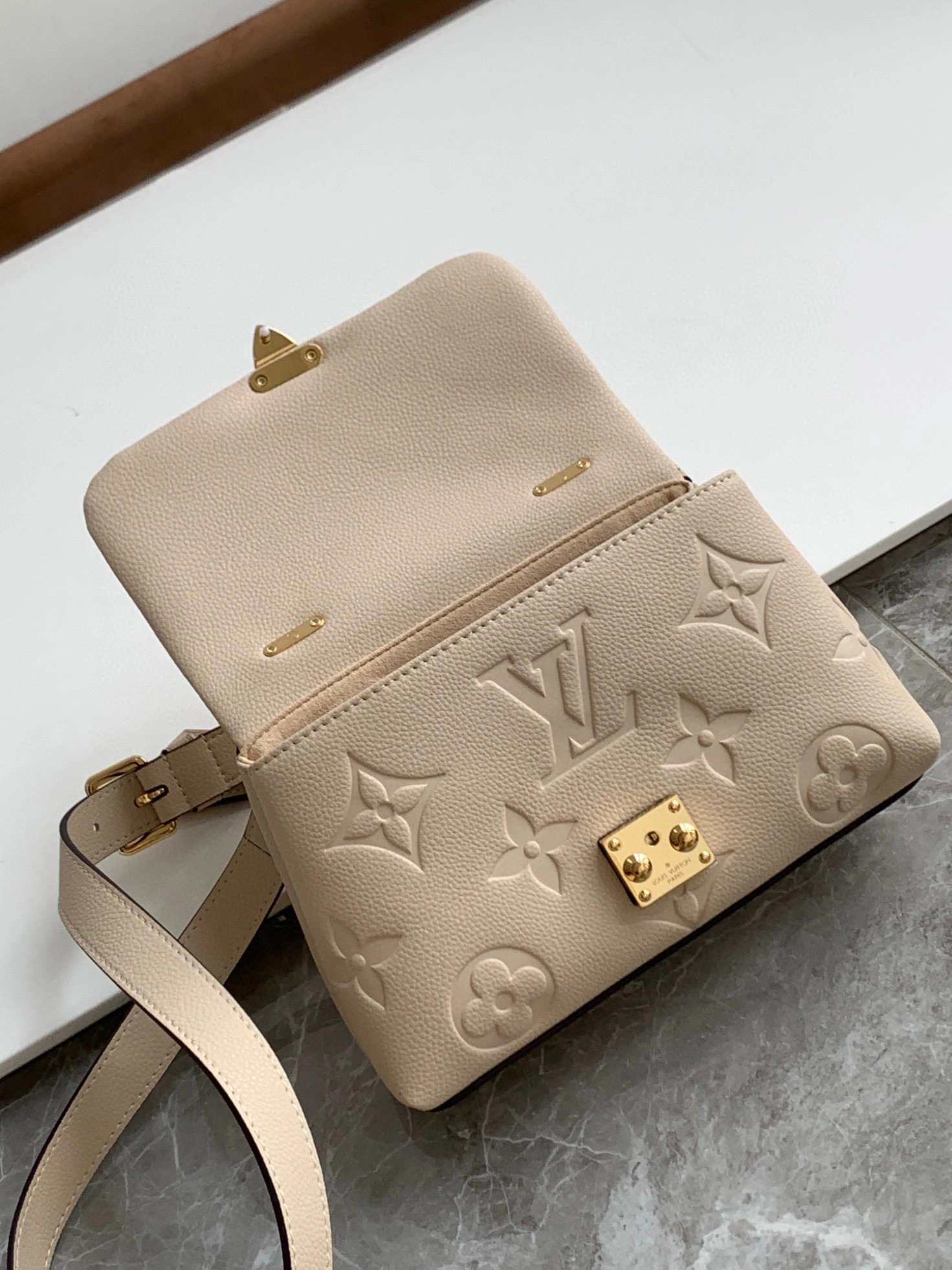 MOMO- M46008Madeleine BB item：B-B000E2619C
