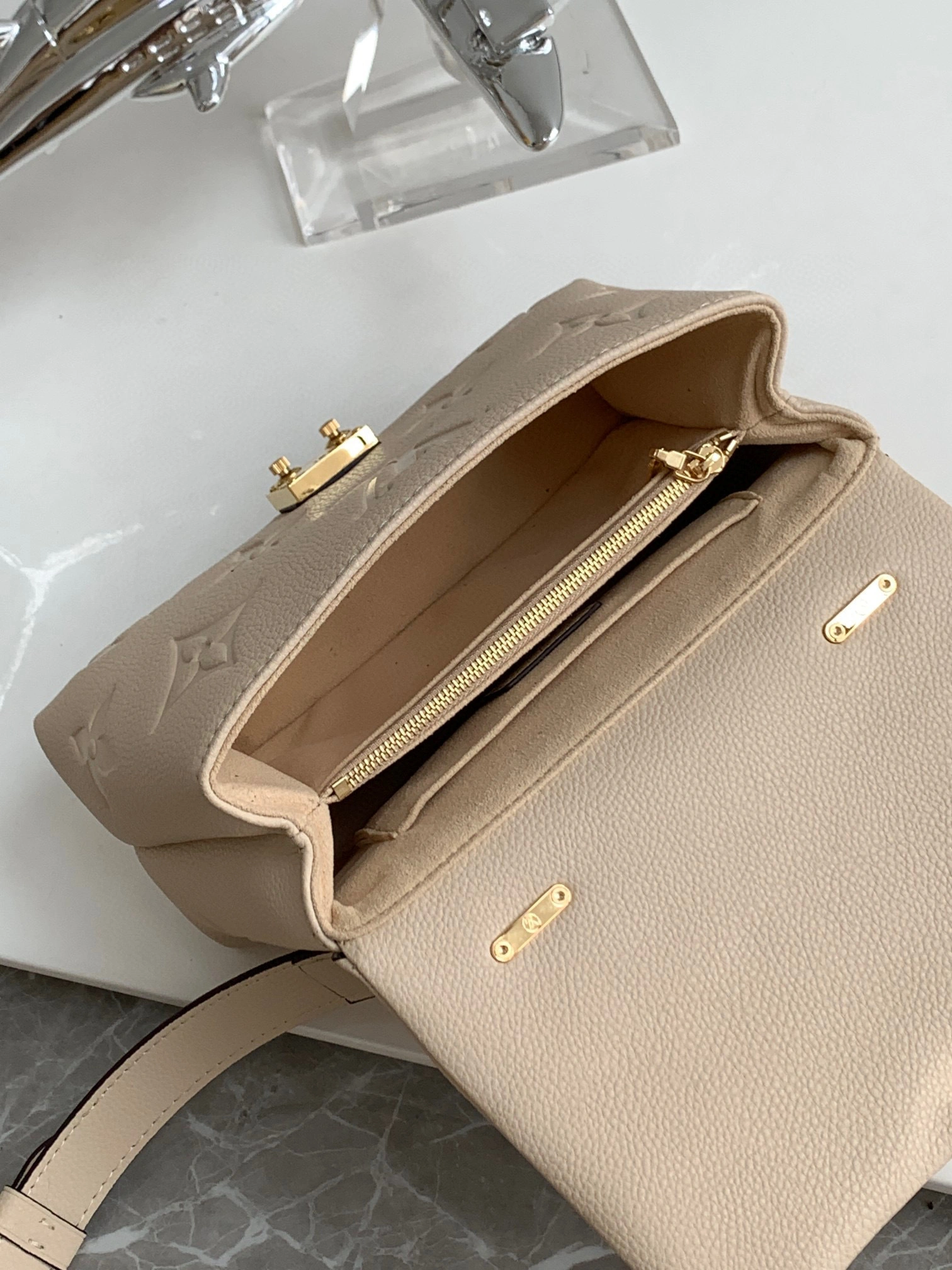 MOMO- M46008Madeleine BB item：B-B000E2619C