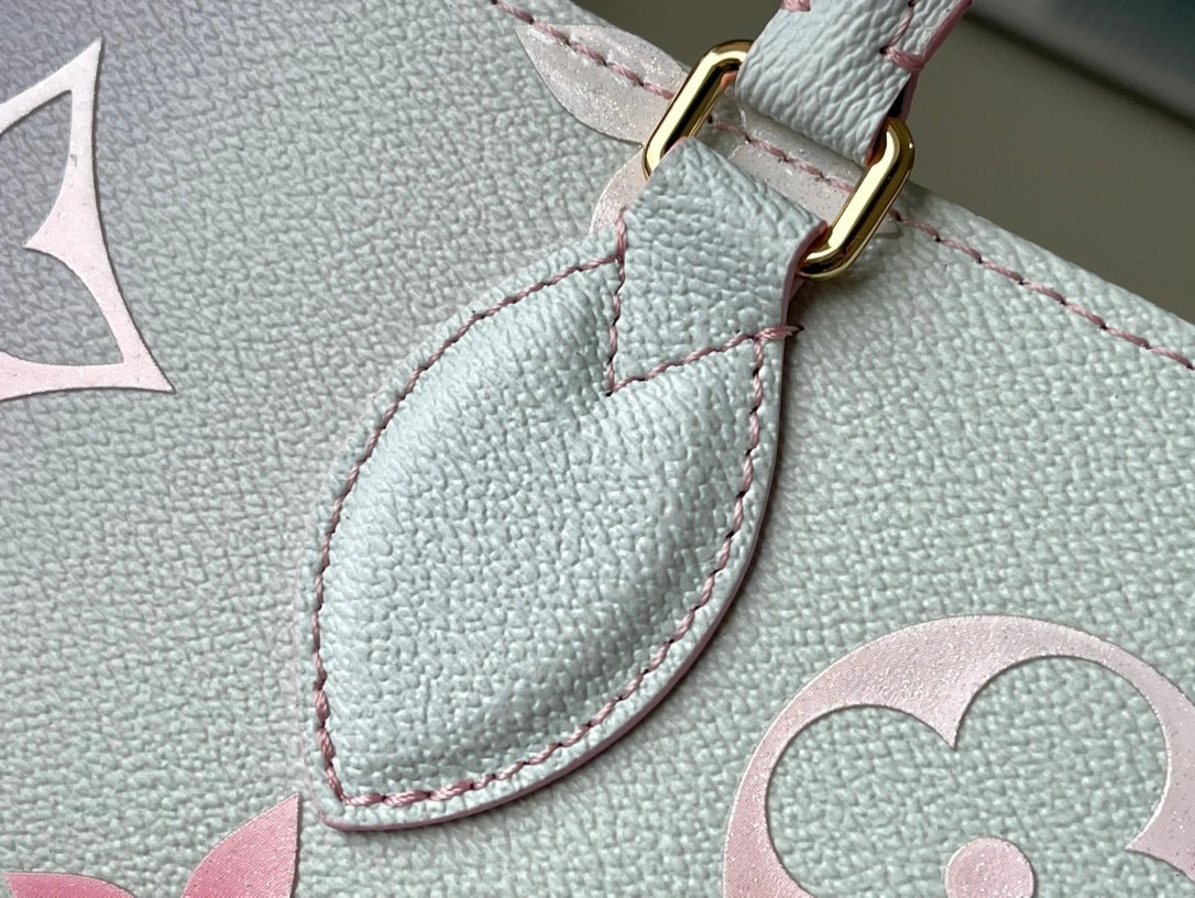 MOMO- M46076 2022 OnTheGo item：B-B040E2602C