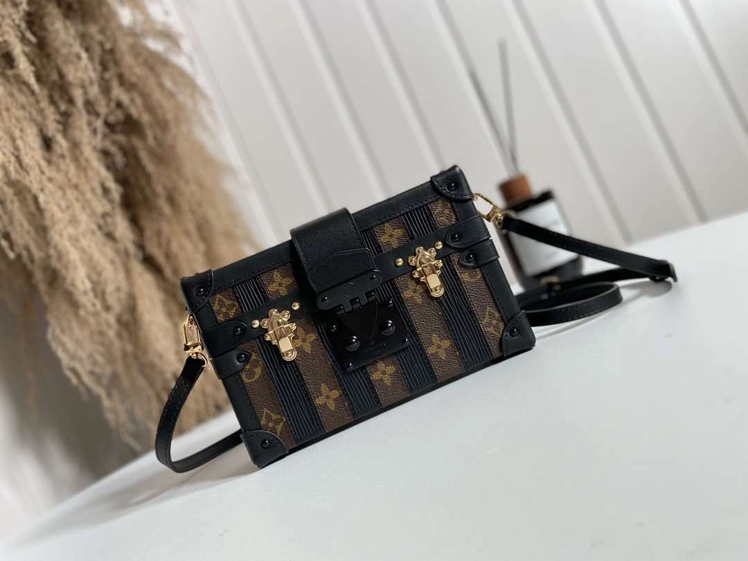 *MOMO- M56826 sheephide item : A-B00H0211