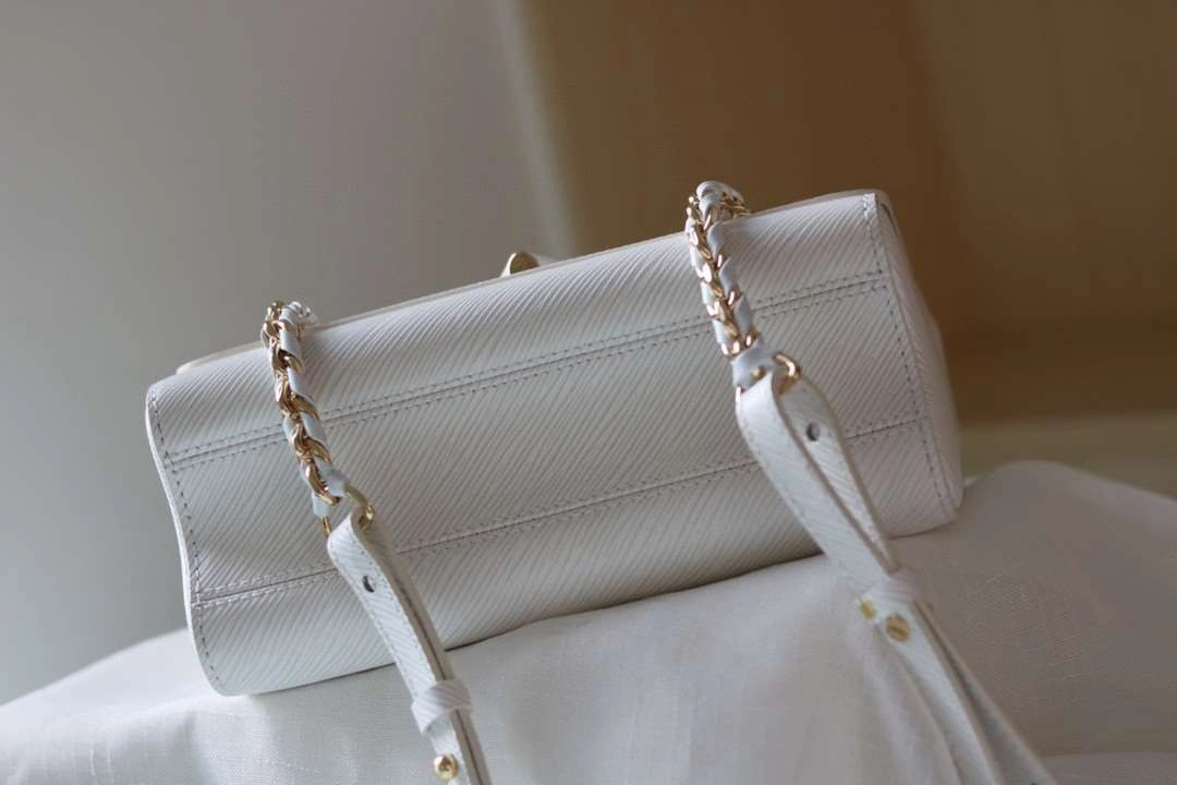 &MOMO- M57559 cowhide item : A-B00H0243