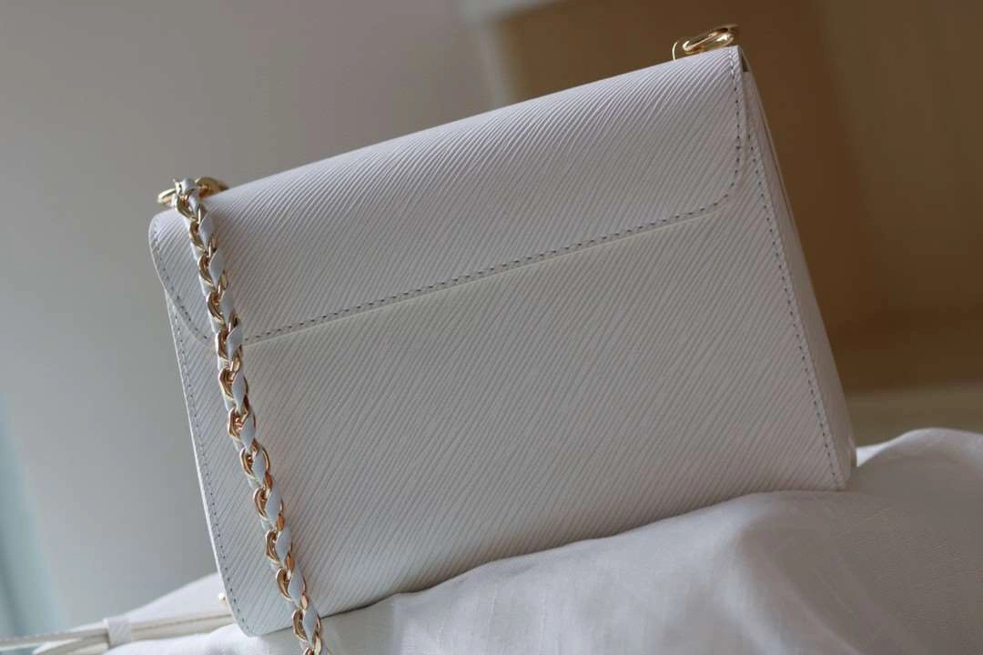 &MOMO- M57559 cowhide item : A-B00H0243