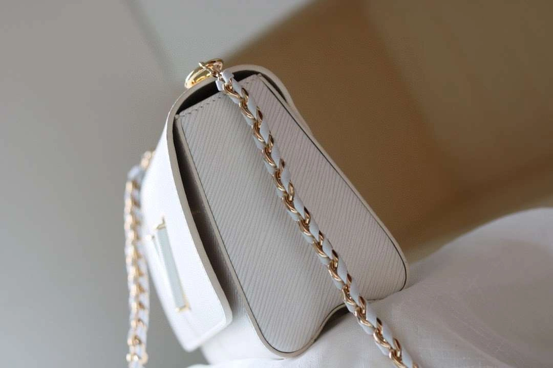 &MOMO- M57559 cowhide item : A-B00H0243
