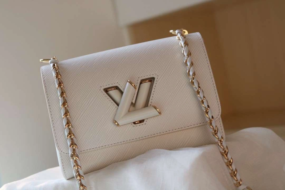 &MOMO- M57559 cowhide item : A-B00H0243