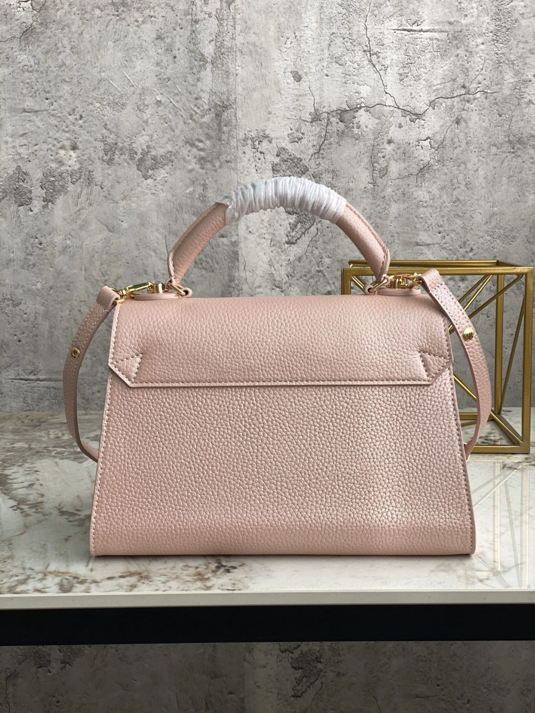 MOMO- M57584 item : A-B00L2303
