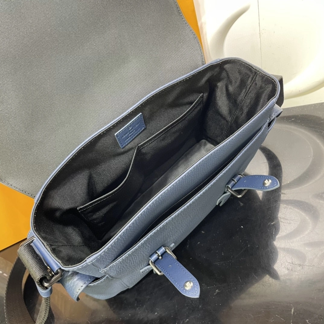 MOMO- M58475 cowhide item : A-B00L2301