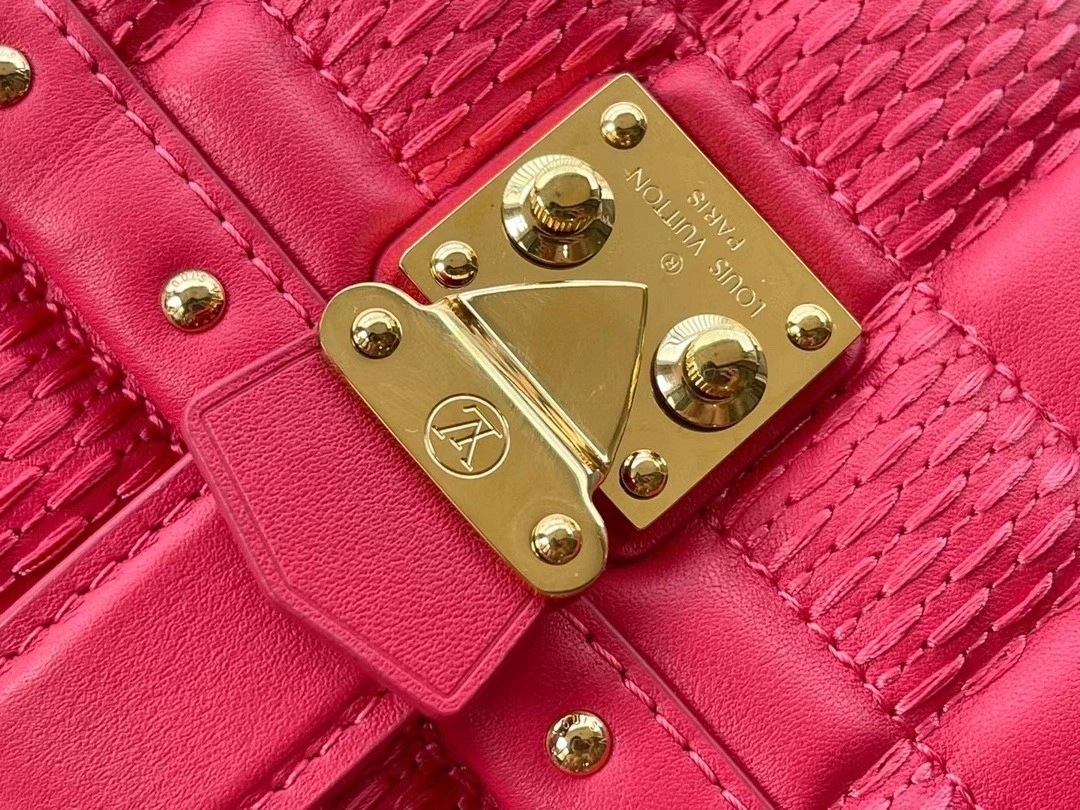MOMO- M59049 sheephide item : A-B00L1743