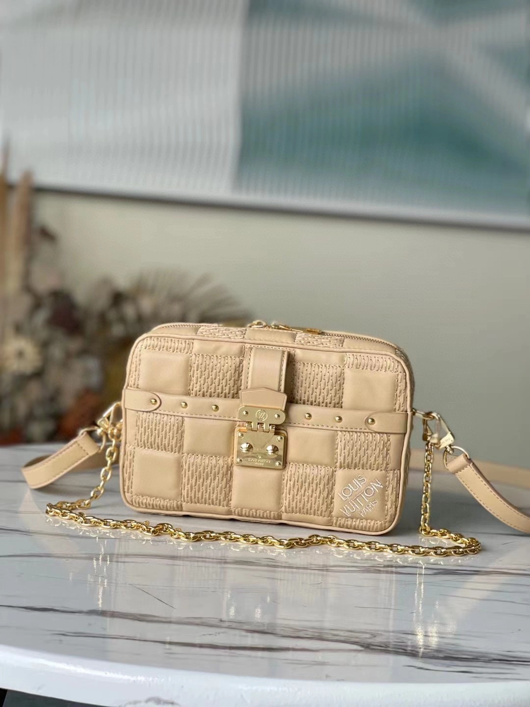 MOMO- M59111 sheephide item : A-B00L1926