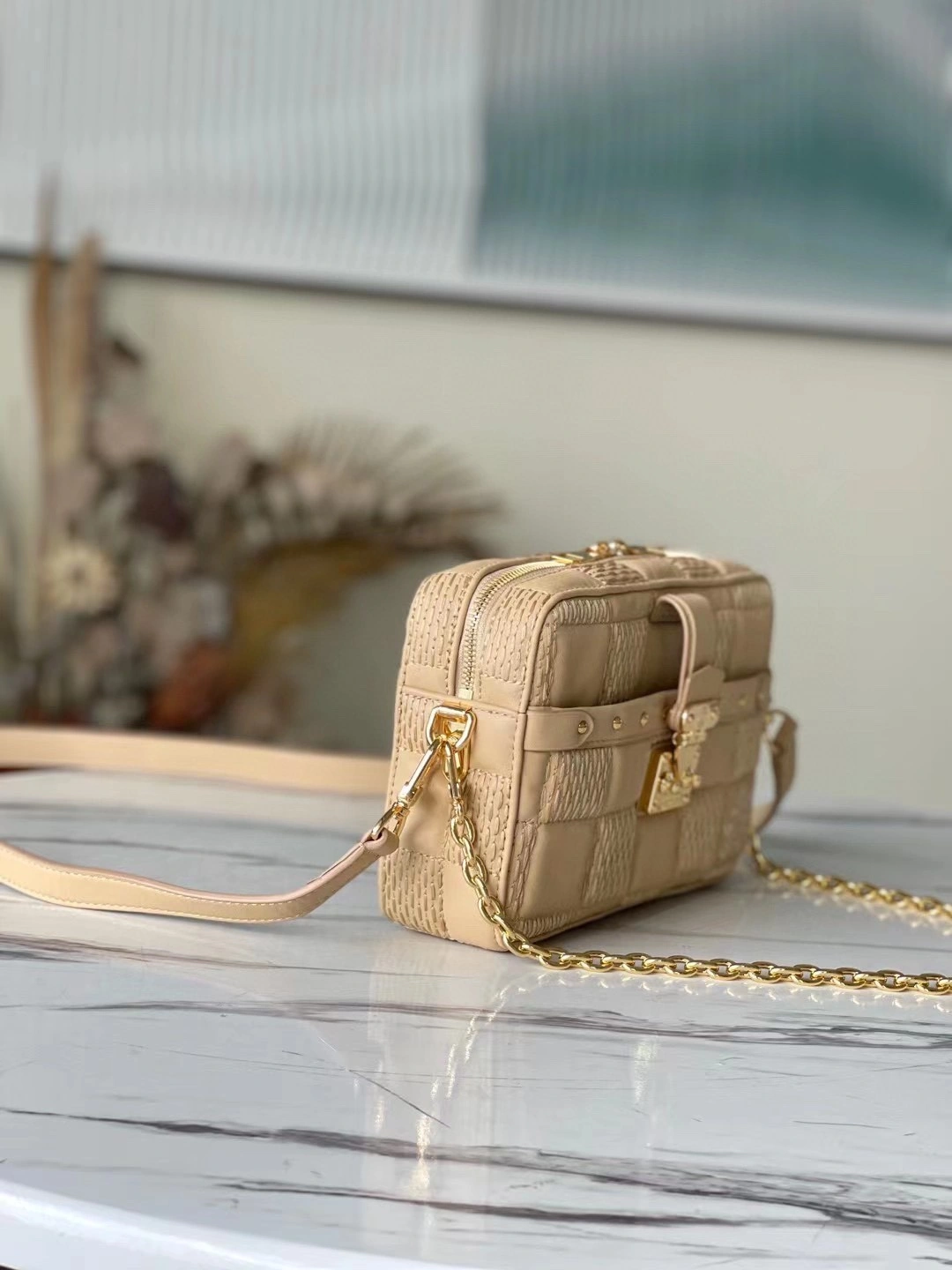 MOMO- M59111 sheephide item : A-B00L1926