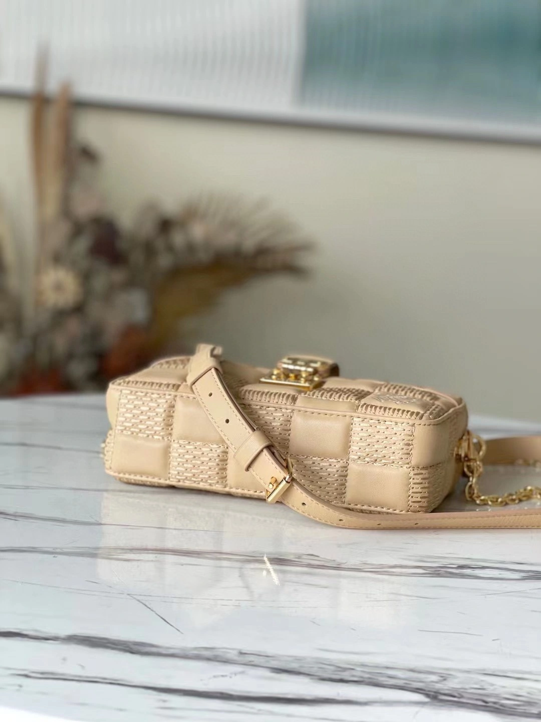 MOMO- M59111 sheephide item : A-B00L1926