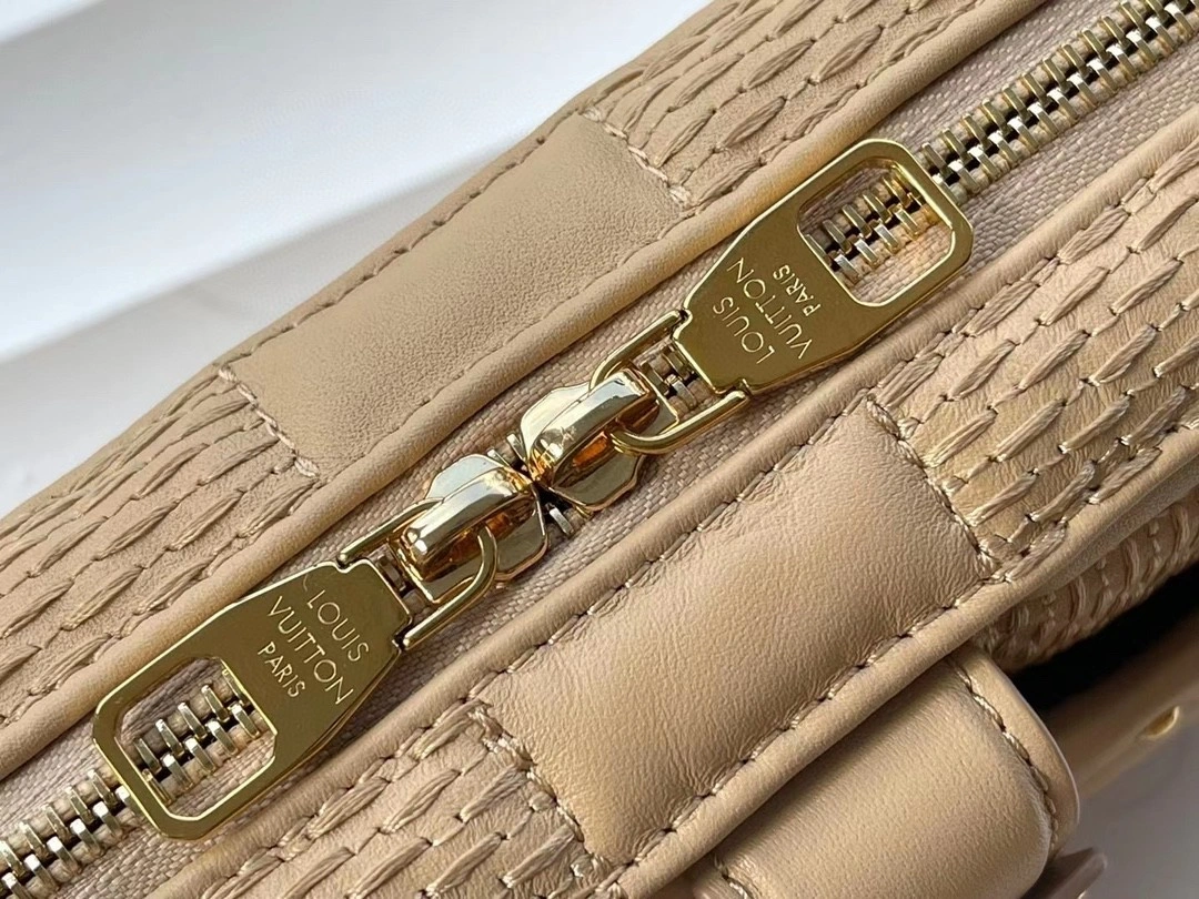MOMO- M59111 sheephide item : A-B00L1926