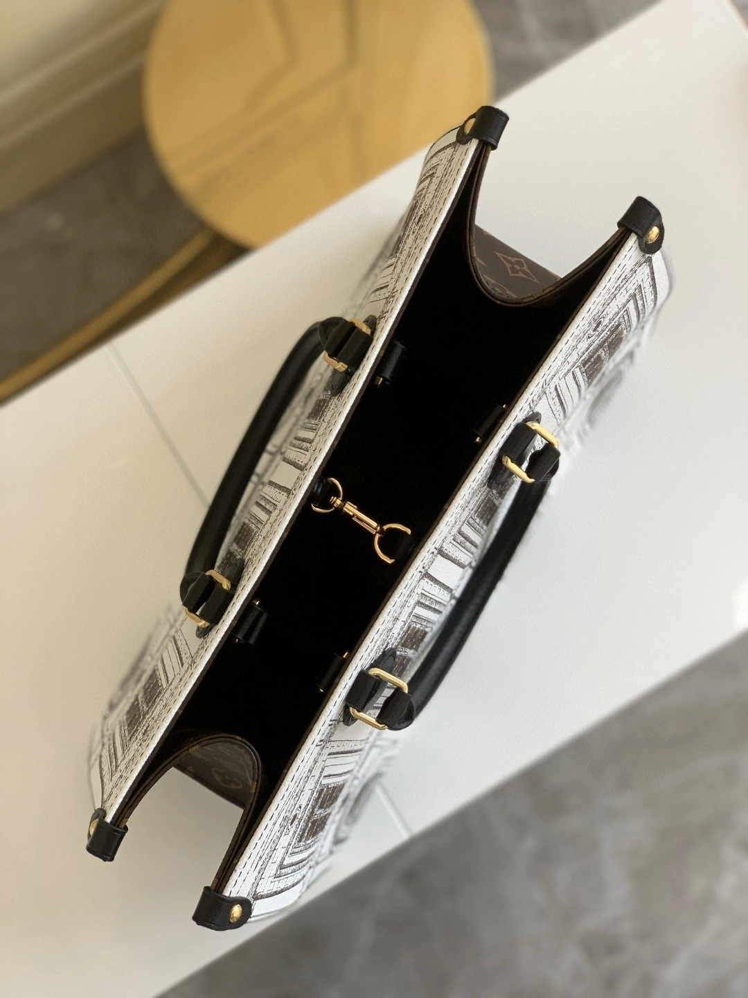 MOMO- M59264 Calfskin item : A-B330L1756