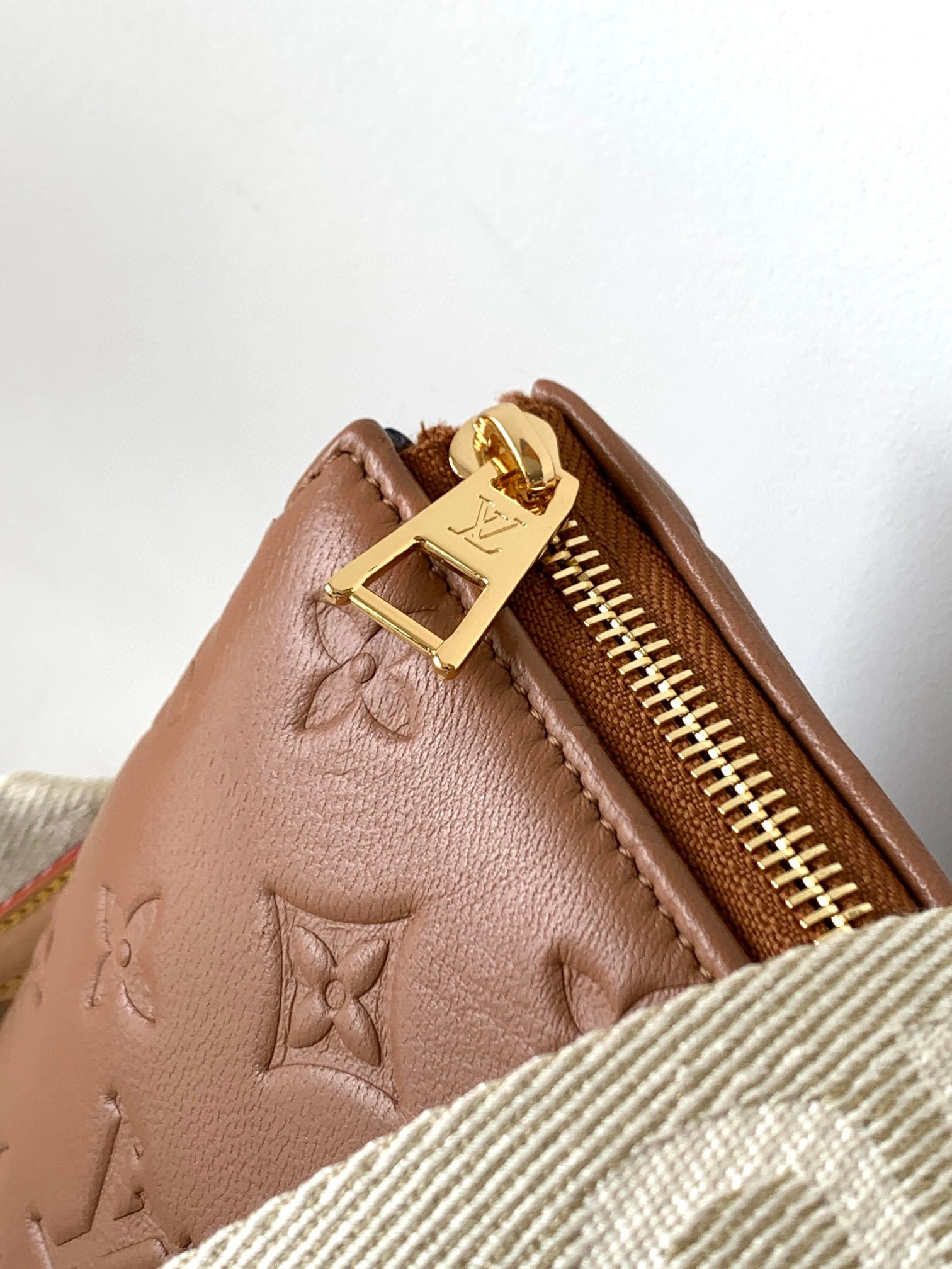 MOMO- M59277 item：B-B330E2624C