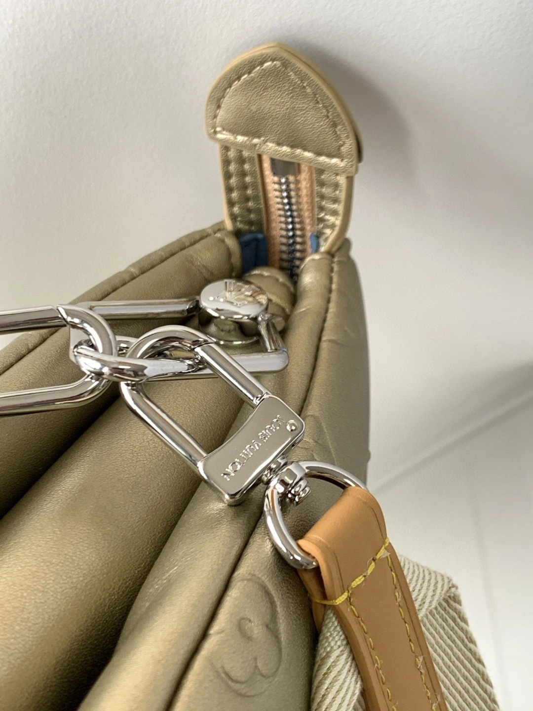 MOMO- M59278 sheephide item : A-B330L1905