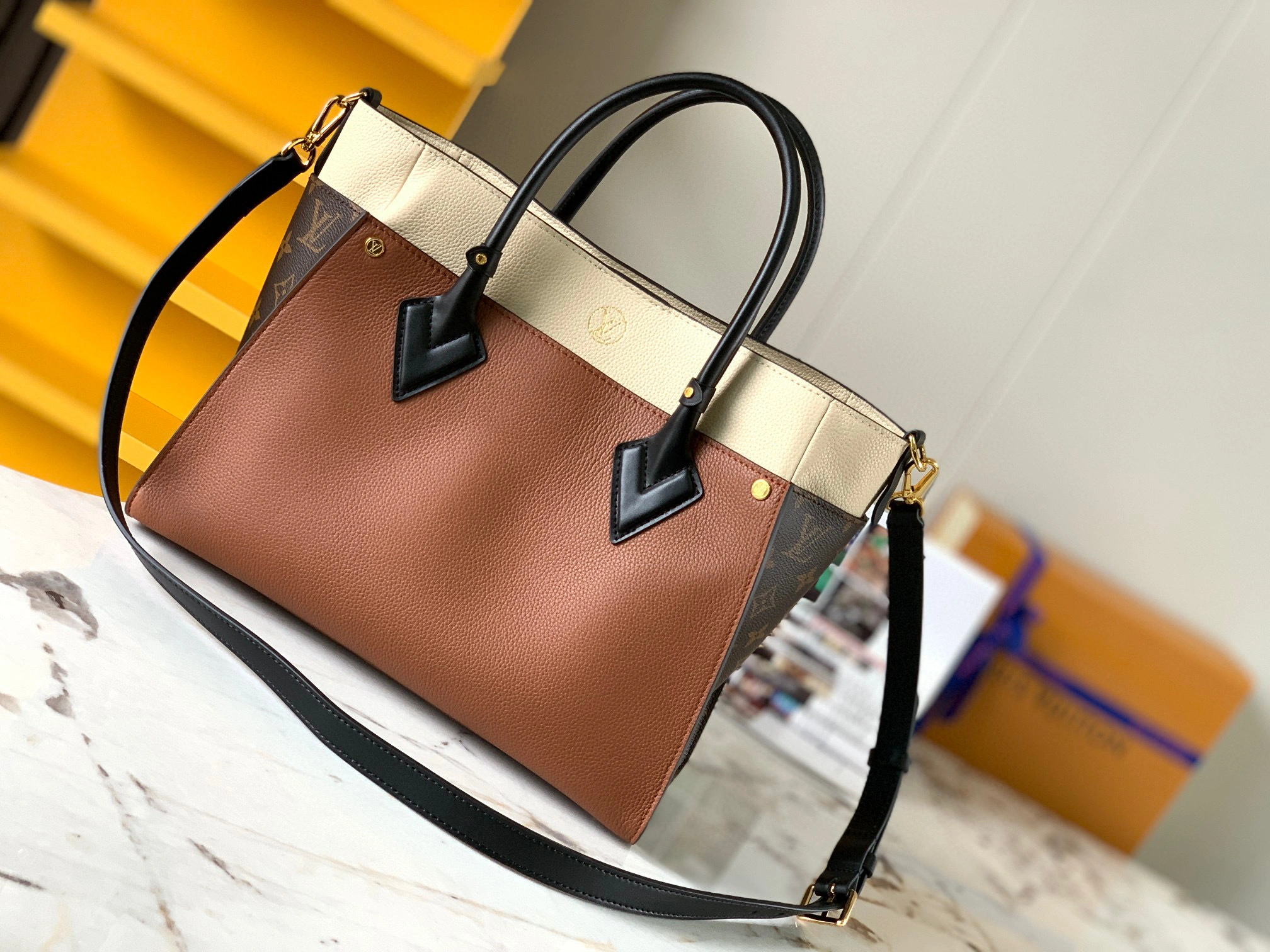 &MOMO- M59645 item：B-B000E2601C